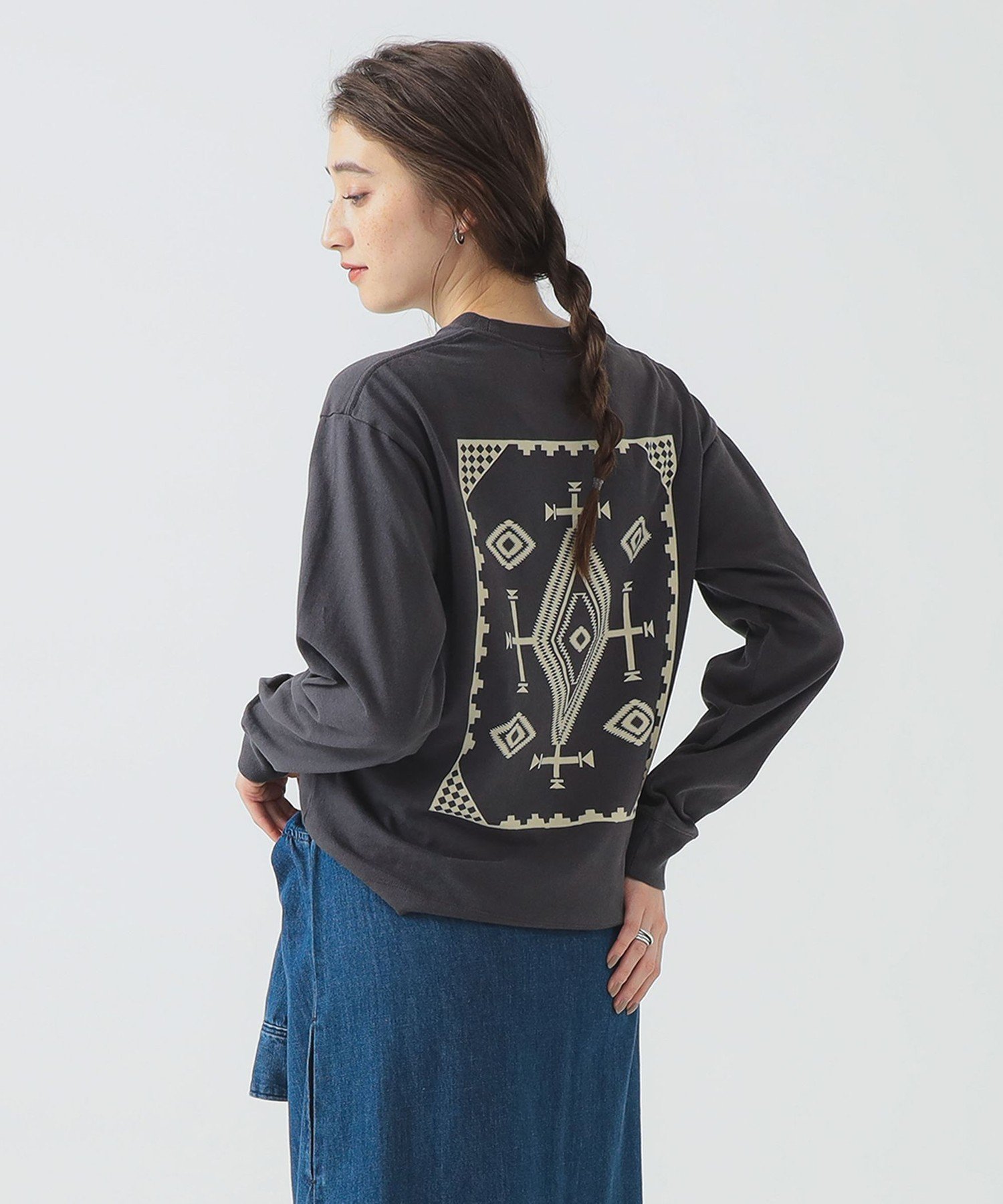 【ビーミングライフストアバイビームス/B:MING LIFE STORE by BEAMS】の【10/30新規値下げ】PENDLETON / Back Print LS Tee 5475-1116 25AW 秋まで使える ロングシーズン インテリア・キッズ・メンズ・レディースファッション・服の通販 founy(ファニー) 　ファッション　Fashion　レディースファッション　Fashion for Women　秋　Autumn　吸水　Absorbent, Quick-Dry　シンプル　Simple, Minimal　スリーブ　Sleeve, Long Sleeve / Short Sleeve　デニム　Denim, Jeans Material　定番　Standard, Basic Item　ネックレス　Necklace, Pendant Necklace　人気　Popular, Best Seller　パターン　Pattern, Design Print　フロント　Front, Front Design　プリント　Print, Printed Pattern　ロング　Long, Long-Length　再入荷　Restock / Back in Stock　おすすめ　Recommended / Our Picks　2025年　2025　2025-2026秋冬・A/W　Autumn/Winter 2025–26 AW25–26　SLATE_GRAY_LOS_OJOS|ID: prp329100004826522 ipo3291000000035117795