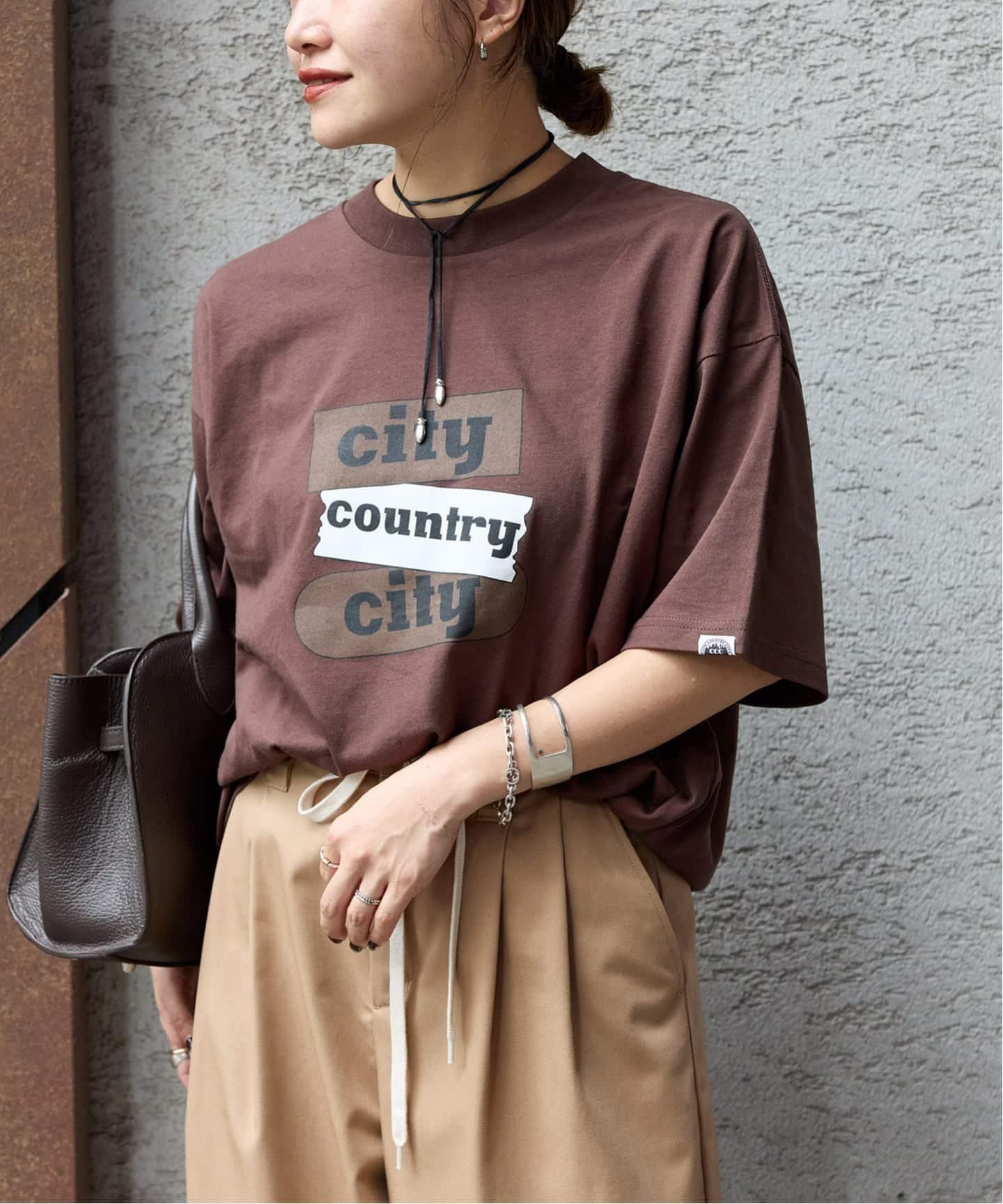 【ジャーナルスタンダード/JOURNAL STANDARD】の《追加2》別注【City Country City】 COTTON S/S T-SHIRT インテリア・キッズ・メンズ・レディースファッション・服の通販 founy(ファニー) 　ファッション　Fashion　レディースファッション　Fashion for Women　トップス・カットソー　Cut & Sew Tops　シャツ・ブラウス・オフィスカジュアル　Elegant Blouses & Button-Ups　ロングTシャツ・Tシャツ　Longline T-Shirts & Tees　2025年　2025　2025-2026秋冬・A/W　Autumn/Winter 2025–26 AW25–26　グラフィック　Graphic, Graphic Design　プリント　Print, Printed Pattern　別注　Limited Edition, Custom Order　夏　Summer　S/S・春夏　SS, Spring/Summer, Warm Season　ブラウン|ID: prp329100004826526 ipo3291000000035117840