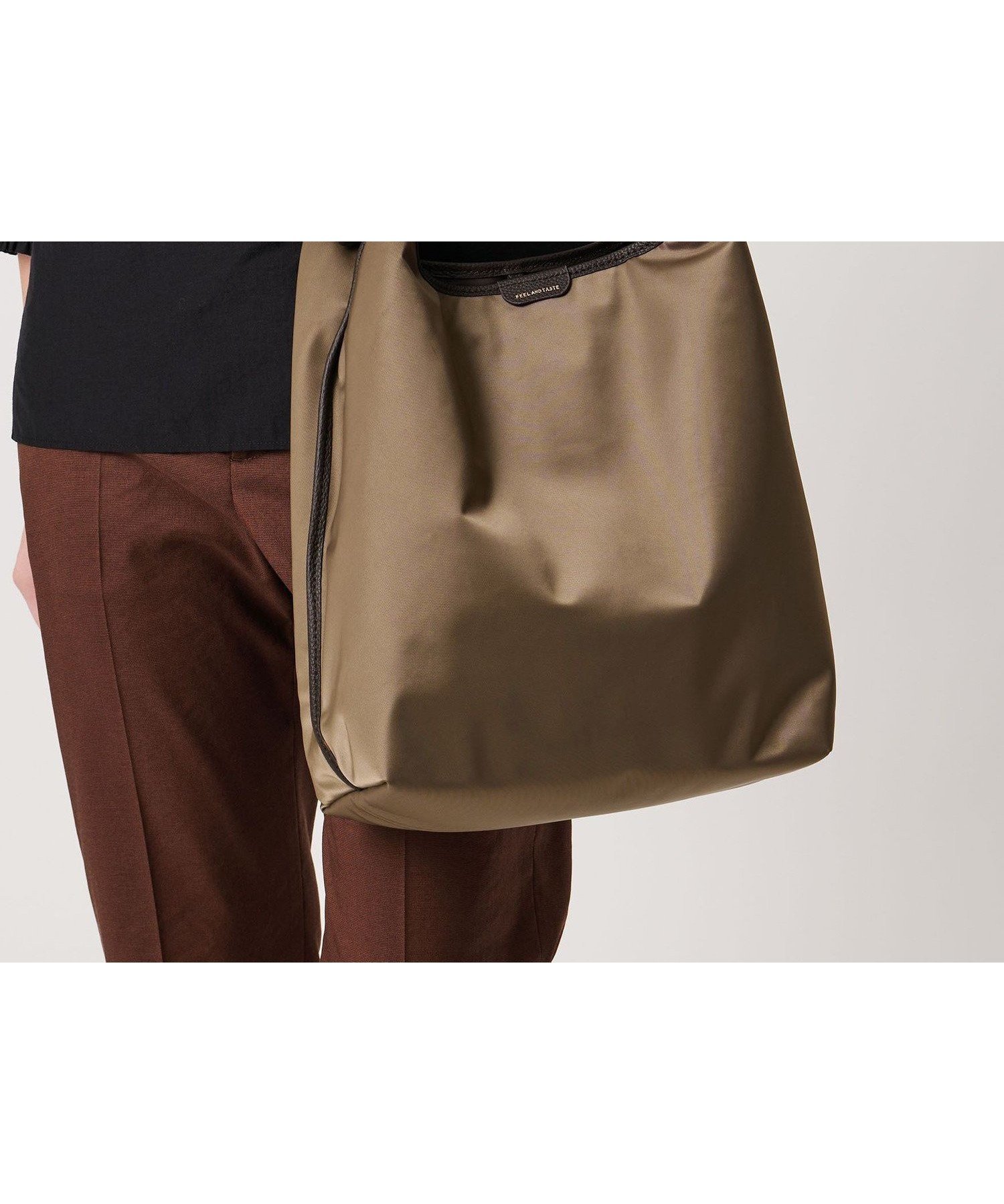 【ユナイテッドアローズ/UNITED ARROWS】の【別注】 FEEL AND TASTE BAR トートバッグ インテリア・キッズ・メンズ・レディースファッション・服の通販 founy(ファニー) 　ファッション　Fashion　レディースファッション　Fashion for Women　バッグ　Bags　キャンバス　Canvas, Canvas Fabric　スマート　Smart, Elegant　バランス　Balance, Style Balance　ベスト　Vest, Waistcoat　ポケット　Pocket, Pocket Detail　別注　Limited Edition, Custom Order　エレガント 上品　Elegant　ビジネス 仕事 通勤　Business / Work / Commuting　DK.BROWN|ID: prp329100004826583 ipo3291000000035118343