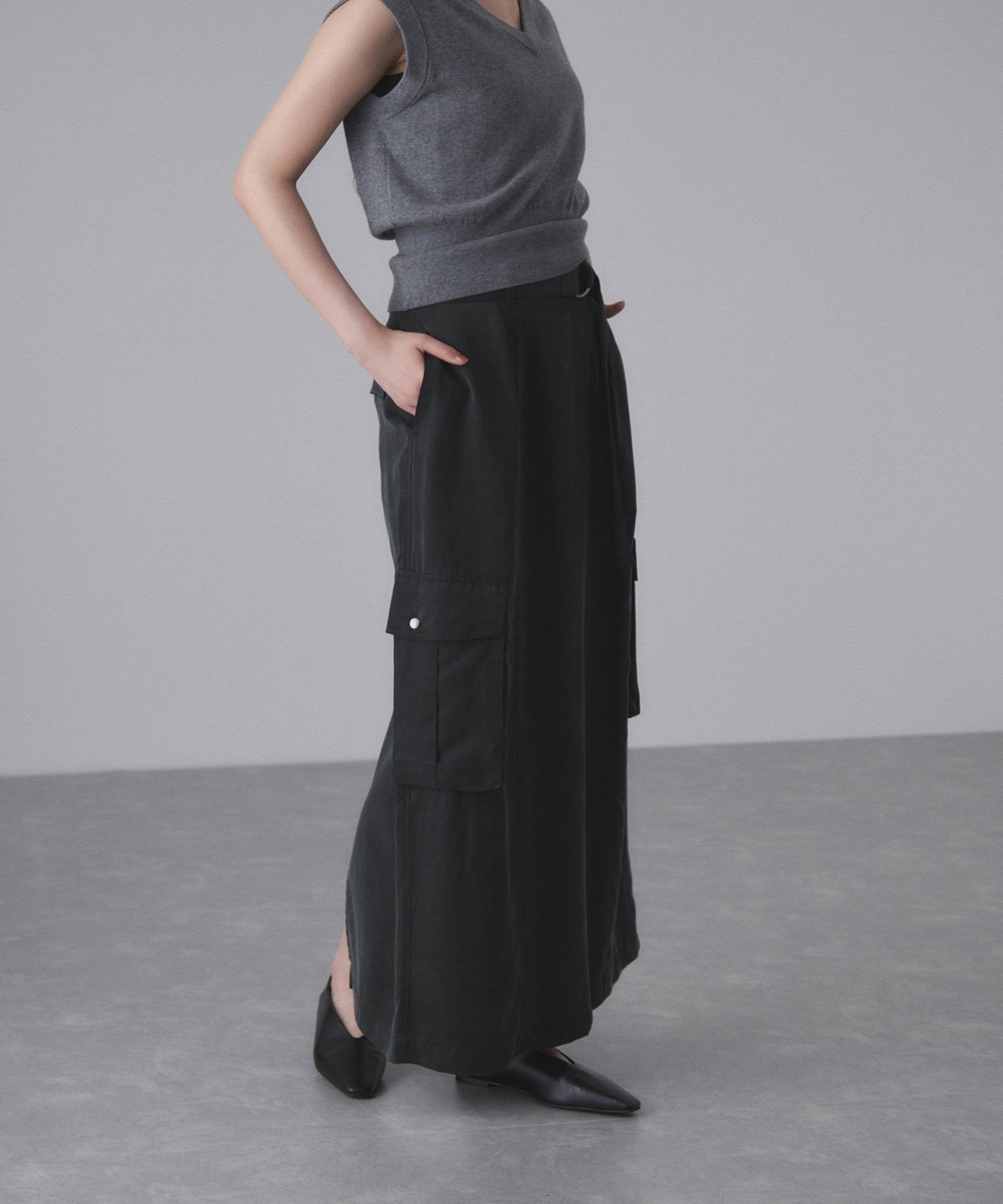 【アダム エ ロペ/ADAM ET ROPE'】の【サステナブル】キュプラカーゴスカート インテリア・キッズ・メンズ・レディースファッション・服の通販 founy(ファニー) 　ファッション　Fashion　レディースファッション　Fashion for Women　スカート　Skirts　ヴィンテージ　Vintage Style　キュプラ　Cupro, Eco Fabric　サンダル　Sandals, Summer Shoes　シューズ　Shoes, Footwear　スウェット / スエット　Sweatshirt, Sweatwear　スニーカー　Sneakers, Trainers　スリット　Slit, Slit Detail　とろみ　Fluid, Flowy Fabric　ドレープ　Drape, Draping Fabric　ポケット　Pocket, Pocket Detail　A/W・秋冬　Autumn/Winter　2026年　2026　ブラック(01)|ID: prp329100004826804 ipo3291000000035120573