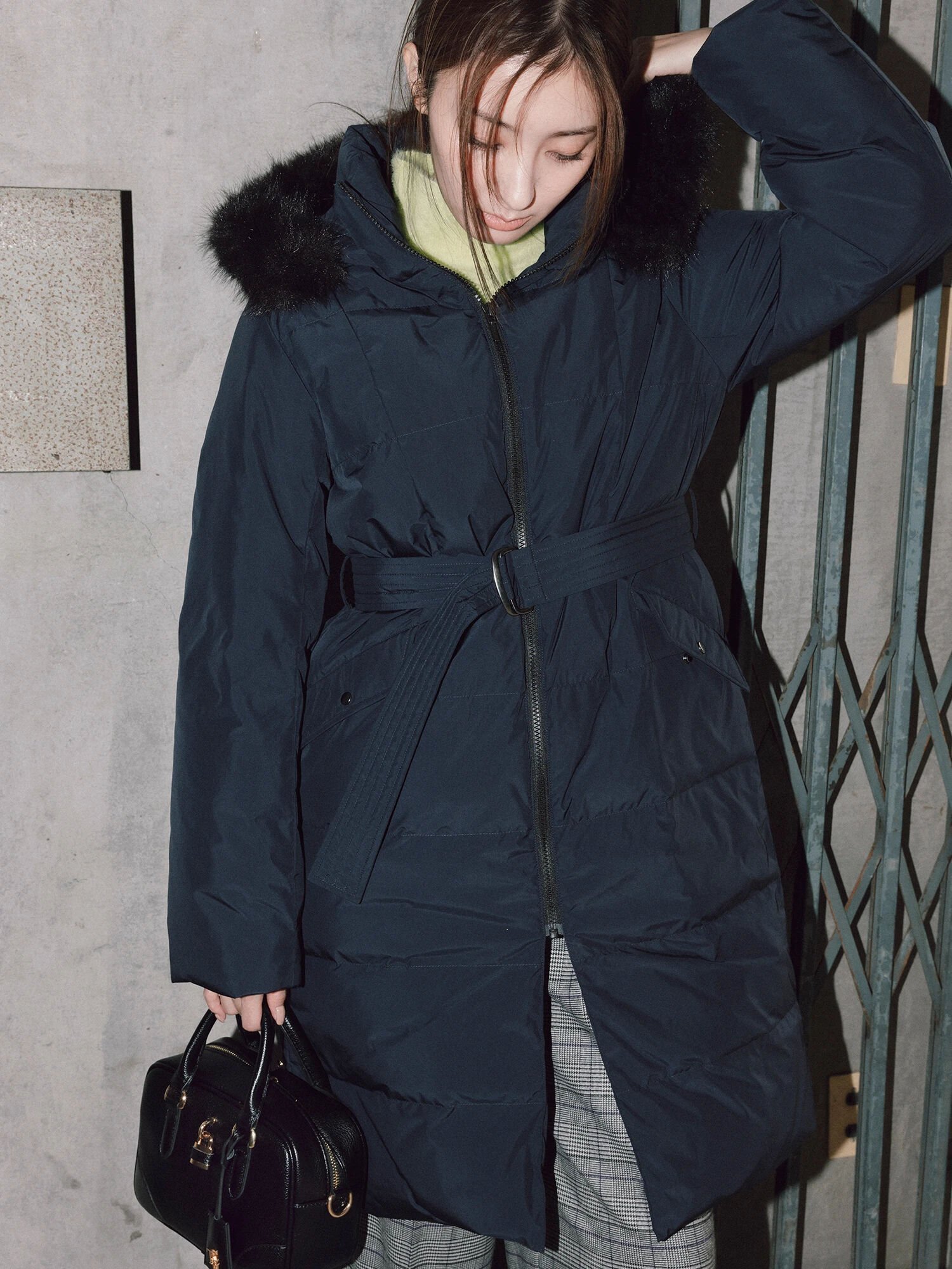 【テチチ/Te chichi】の【宮本茉由着用】フードロングダウンコート インテリア・キッズ・メンズ・レディースファッション・服の通販 founy(ファニー) 　ファッションモデル・俳優・女優　Models　女性　Women　宮本茉由　MIyamoto Mayu　ファッション　Fashion　レディースファッション　Fashion for Women　アウター　Coat / Outerwear Collection　コート・ロングコート・ピーコート　Long Coats, Peacoats & More　ダウンジャケット・軽量ダウン　Warm & Lightweight Down Jackets　ダウン　Down, Puffer　ロング　Long, Long-Length　冬　Winter / This Winter　ビジネス 仕事 通勤　Business / Work / Commuting　ネイビー|ID: prp329100004826849 ipo3291000000035121019