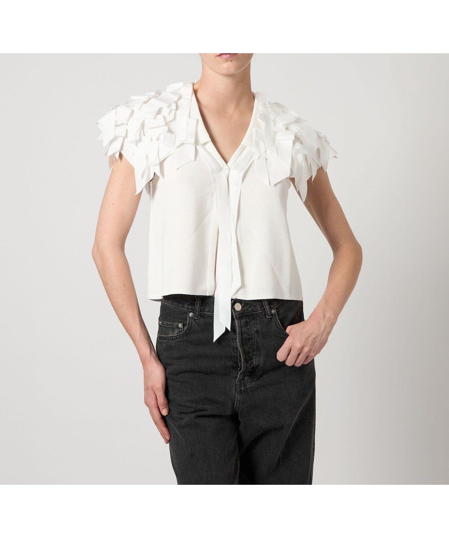 【ユナイテッドアローズ/UNITED ARROWS】のAEWEN MATOPH リボンテープ ノースリーブ ニット インテリア・キッズ・メンズ・レディースファッション・服の通販 founy(ファニー) ファッション Fashion レディースファッション Fashion for Women トップス・カットソー Cut & Sew Tops ニット Knit Tops & Sweaters キャミソール&ノースリーブ Camisoles & Sleeveless Tops おすすめ Recommended / Our Picks スラックス Slacks, Dress Pants デニム Denim, Jeans Material ノースリーブ Sleeveless, No-Sleeve フロント Front, Front Design ランダム Random, Irregular リボン Ribbon, Bow OFF WHITE|ID: prp329100004826853 ipo3291000000035121091