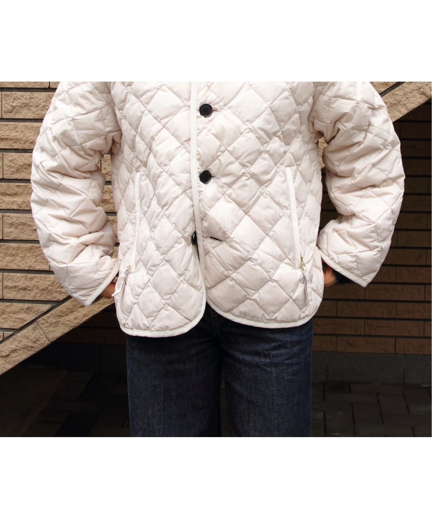 【ステップス/STEPS】のGYMPHLEX/QUILT DOWN COLLARLESS JACKET A0431 NYM インテリア・キッズ・メンズ・レディースファッション・服の通販 founy(ファニー) ファッション Fashion レディースファッション Fashion for Women アウター Coat / Outerwear Collection レディースジャケット・軽アウター Jackets キルティング Quilted, Quilting クラシック Classic, Timeless Style コーデュロイ Corduroy, Cord Fabric スリット Slit, Slit Detail タフタ Taffeta, Structured Fabric ダウン Down, Puffer パイピング Piping, Trim Design 軽量 Lightweight, Ultra Light ECRU|ID: prp329100004826875 ipo3291000000035121368