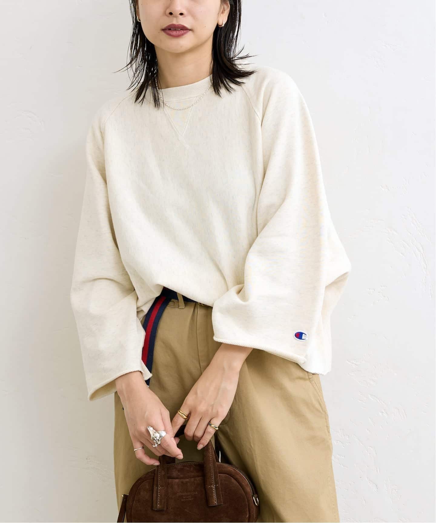 【ジャーナルスタンダード/JOURNAL STANDARD】の別注【CHAMPION/チャンピオン】カットオフ バックロゴスウェット インテリア・キッズ・メンズ・レディースファッション・服の通販 founy(ファニー) 　ファッション　Fashion　レディースファッション　Fashion for Women　トップス・カットソー　Cut & Sew Tops　レディースパーカー・カジュアルフーディー　Casual Hoodies & Sweatshirts　スウェット・クルーネックトップス　Sweatshirts & Crewnecks / Relaxed Fit Sweat Tops　バッグ　Bags　2025年　2025　2025-2026秋冬・A/W　Autumn/Winter 2025–26 AW25–26　カットオフ　Cut-Off Design　グラフィック　Graphic, Graphic Design　シンプル　Simple, Minimal　スウェット / スエット　Sweatshirt, Sweatwear　スポーツ　Sports, Activewear　ニューヨーク　New York, NYC Style　別注　Limited Edition, Custom Order　秋　Autumn　ナチュラル|ID: prp329100004827019 ipo3291000000035123112