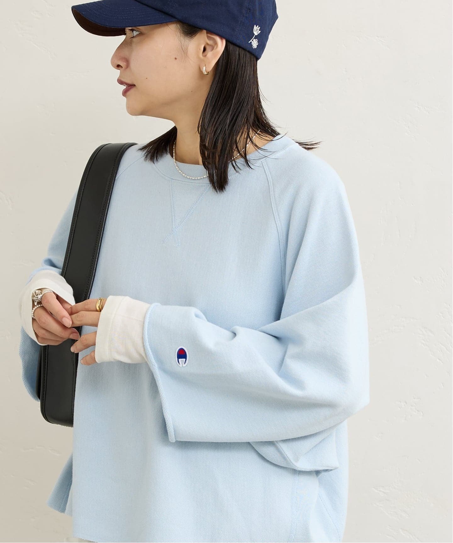 【ジャーナルスタンダード/JOURNAL STANDARD】の別注【CHAMPION/チャンピオン】カットオフ バックロゴスウェット インテリア・キッズ・メンズ・レディースファッション・服の通販 founy(ファニー) 　ファッション　Fashion　レディースファッション　Fashion for Women　トップス・カットソー　Cut & Sew Tops　レディースパーカー・カジュアルフーディー　Casual Hoodies & Sweatshirts　スウェット・クルーネックトップス　Sweatshirts & Crewnecks / Relaxed Fit Sweat Tops　バッグ　Bags　2025年　2025　2025-2026秋冬・A/W　Autumn/Winter 2025–26 AW25–26　カットオフ　Cut-Off Design　グラフィック　Graphic, Graphic Design　シンプル　Simple, Minimal　スウェット / スエット　Sweatshirt, Sweatwear　スポーツ　Sports, Activewear　ニューヨーク　New York, NYC Style　別注　Limited Edition, Custom Order　秋　Autumn　サックスブルー|ID: prp329100004827019 ipo3291000000035123113