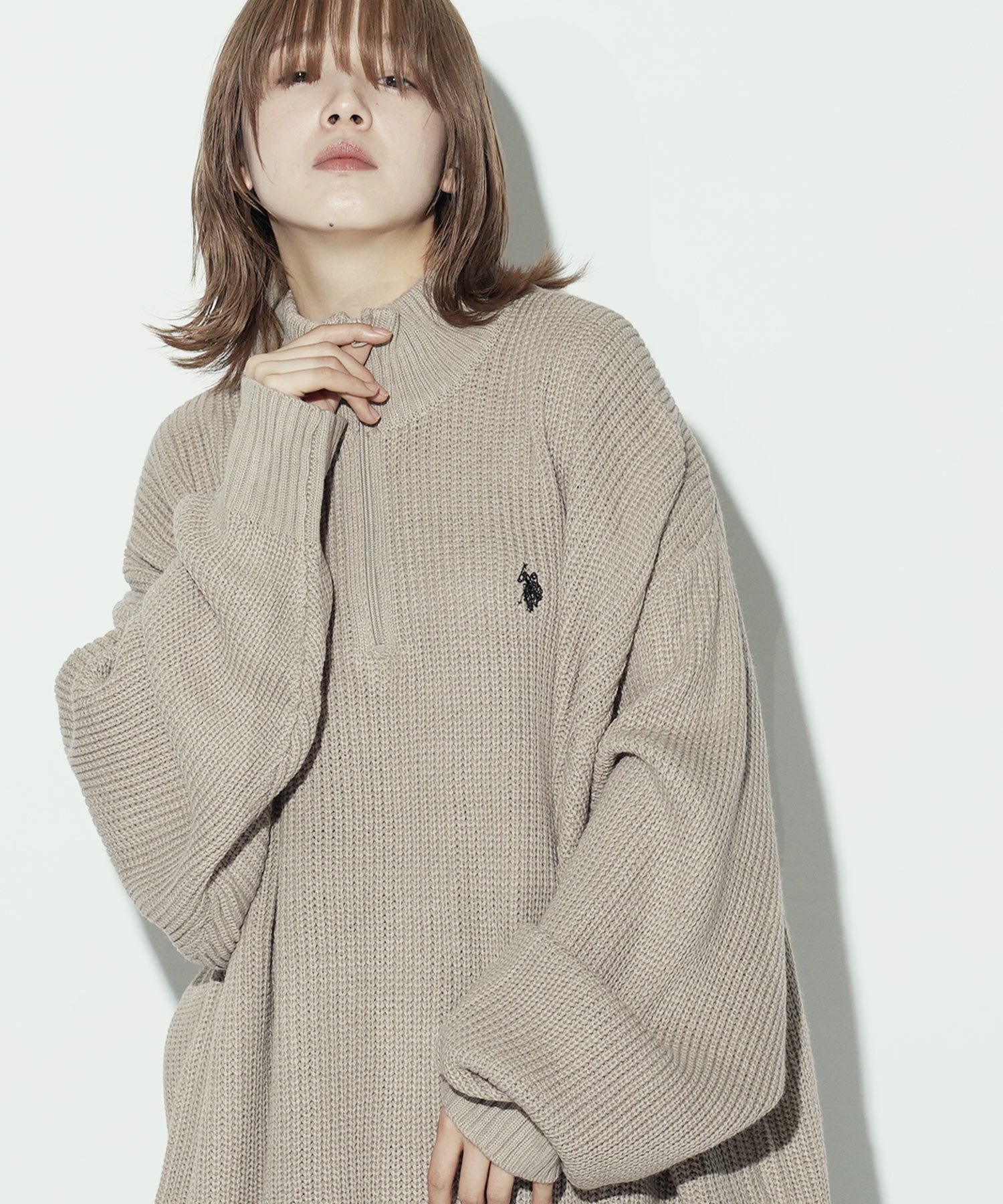 【アフロタス/Aphlotus】のユーエスポロアッスン 別注 オーバーサイズ 畦編み ハーフジップ ニット インテリア・キッズ・メンズ・レディースファッション・服の通販 founy(ファニー) 　ファッション　Fashion　レディースファッション　Fashion for Women　トップス・カットソー　Cut & Sew Tops　ニット　Knit Tops & Sweaters　畦編みニット・テクスチャードトップス　Ribbed Knit Sweaters / Textured Knit Tops　イタリア　Italy　畦　Ribbed Knit　腕時計　Wristwatch　コラボ　Collaboration, Collab　コレクション　Collection, Seasonal Line　ショルダー　Shoulder, Shoulder Strap　スタンド　Stand Collar, Upright Stand　スポーツ　Sports, Activewear　トレンド　Trend, Trending Now　ドロップ　Drop Shoulder, Dropped Style　ビッグ　Big, Oversized　別注　Limited Edition, Custom Order　メンズ　Men's, Menswear　おすすめ　Recommended / Our Picks　ベージュ|ID: prp329100004827032 ipo3291000000035123218