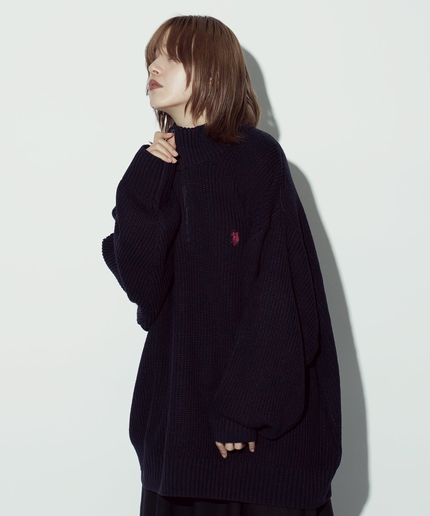 【アフロタス/Aphlotus】のユーエスポロアッスン 別注 オーバーサイズ 畦編み ハーフジップ ニット インテリア・キッズ・メンズ・レディースファッション・服の通販 founy(ファニー) 　ファッション　Fashion　レディースファッション　Fashion for Women　トップス・カットソー　Cut & Sew Tops　ニット　Knit Tops & Sweaters　畦編みニット・テクスチャードトップス　Ribbed Knit Sweaters / Textured Knit Tops　イタリア　Italy　畦　Ribbed Knit　腕時計　Wristwatch　コラボ　Collaboration, Collab　コレクション　Collection, Seasonal Line　ショルダー　Shoulder, Shoulder Strap　スタンド　Stand Collar, Upright Stand　スポーツ　Sports, Activewear　トレンド　Trend, Trending Now　ドロップ　Drop Shoulder, Dropped Style　ビッグ　Big, Oversized　別注　Limited Edition, Custom Order　メンズ　Men's, Menswear　おすすめ　Recommended / Our Picks　ネイビー|ID: prp329100004827032 ipo3291000000035123222