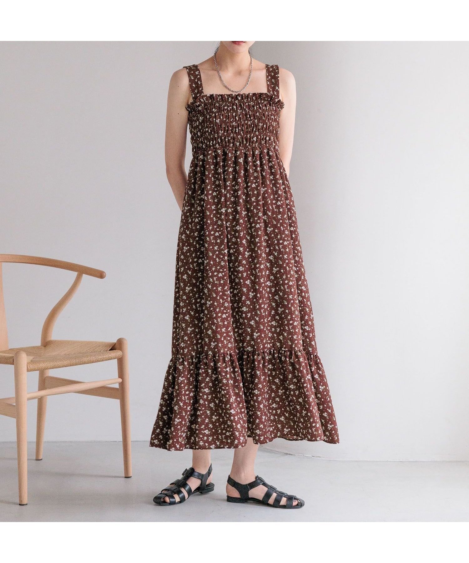 【ローリーズファーム/LOWRYS FARM】のシャーリングワンピース インテリア・キッズ・メンズ・レディースファッション・服の通販 founy(ファニー) 　ファッション　Fashion　レディースファッション　Fashion for Women　ワンピース　Dresses　おすすめ　Recommended / Our Picks　インナー　Innerwear　シャーリング　Shirring, Ruched　ジャケット　Jacket, Outerwear　トレンド　Trend, Trending Now　無地　Plain, Solid Color　ブラウン花柄|ID: prp329100004827399 ipo3291000000035127171