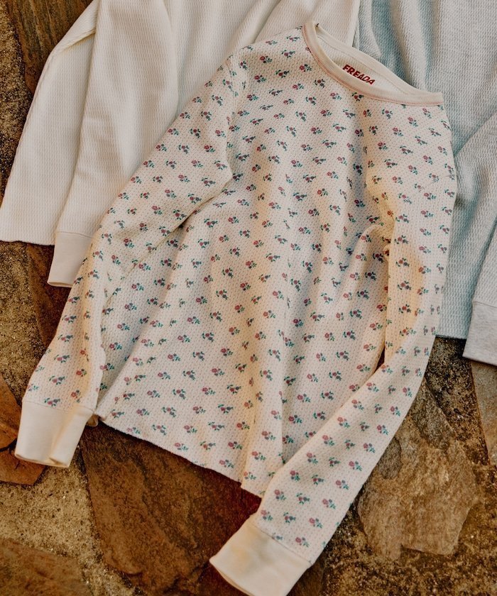 【フリークスストア/FREAK'S STORE】のサーマルトップス Flower 25AW インテリア・キッズ・メンズ・レディースファッション・服の通販 founy(ファニー) 　ファッション　Fashion　レディースファッション　Fashion for Women　トップス・カットソー　Cut & Sew Tops　2025年　2025　2025-2026秋冬・A/W　Autumn/Winter 2025–26 AW25–26　冬　Winter / This Winter　おすすめ　Recommended / Our Picks　インナー　Innerwear　コレクション　Collection, Seasonal Line　コンパクト　Compact, Small Size　サーマル　Thermal, Waffle Knit　センター　Center, Center Line　プリント　Print, Printed Pattern　再入荷　Restock / Back in Stock　A/W・秋冬　Autumn/Winter　オフホワイト|ID: prp329100004827417 ipo3291000000035127420