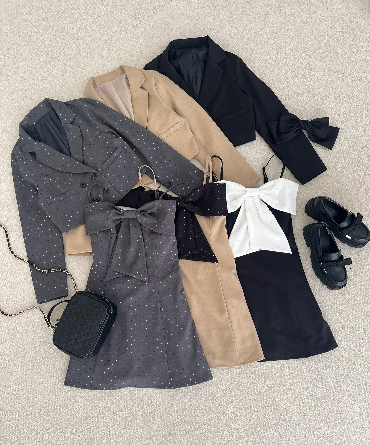 【マジェスティック レゴン/MAJESTIC LEGON】のキラキラビッグリボンミニワンピ 人気、トレンドファッション・服の通販 founy(ファニー) 　ファッション　Fashion　レディースファッション　Fashion for Women　ワンピース　Dresses　クラシカル　Classical, Vintage-Inspired　シンプル　Simple, Minimal　ストーン　Stone, Gem-Like　ダウン　Down, Puffer　ビッグ　Big, Oversized　フィット　Fit, Slim Fit　フロント　Front, Front Design　リボン　Ribbon, Bow　再入荷　Restock / Back in Stock　おすすめ　Recommended / Our Picks　エレガント 上品　Elegant　 other-1|ID: prp329100004827458 ipo3291000000035128262