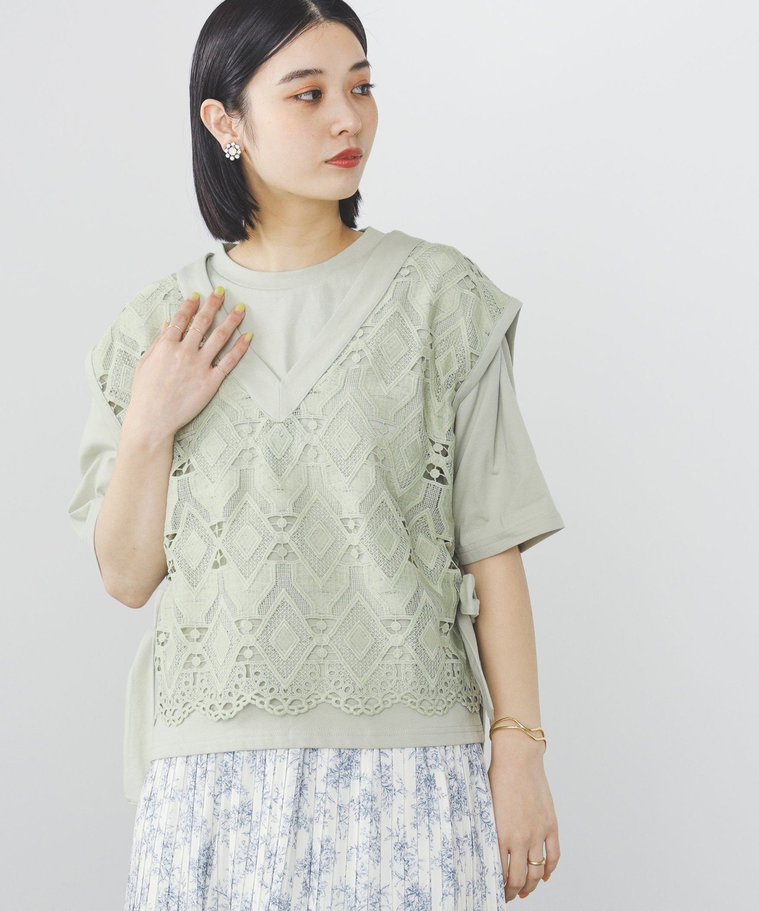 【ビームス ハート/BEAMS HEART】のレースベスト プルオーバー セット(セットアイテム) インテリア・キッズ・メンズ・レディースファッション・服の通販 founy(ファニー) 　ファッション　Fashion　レディースファッション　Fashion for Women　トップス・カットソー　Cut & Sew Tops　ベスト&ジレ / 重ね着スタイル　Vests & Gilets　カジュアルプルオーバー・ニットトップス　Pullovers & Knit Tops / Casual Pullovers　カットソー　Cut and Sewn Top　シンプル　Simple, Minimal　スカラップ　Scallop, Scalloped Edge　バランス　Balance, Style Balance　フェミニン　Feminine, Girly　フレア　Flare, Flared　フロント　Front, Front Design　ベスト　Vest, Waistcoat　リボン　Ribbon, Bow　レース　Lace, Lace Fabric　MINT|ID: prp329100004827520 ipo3291000000035128907