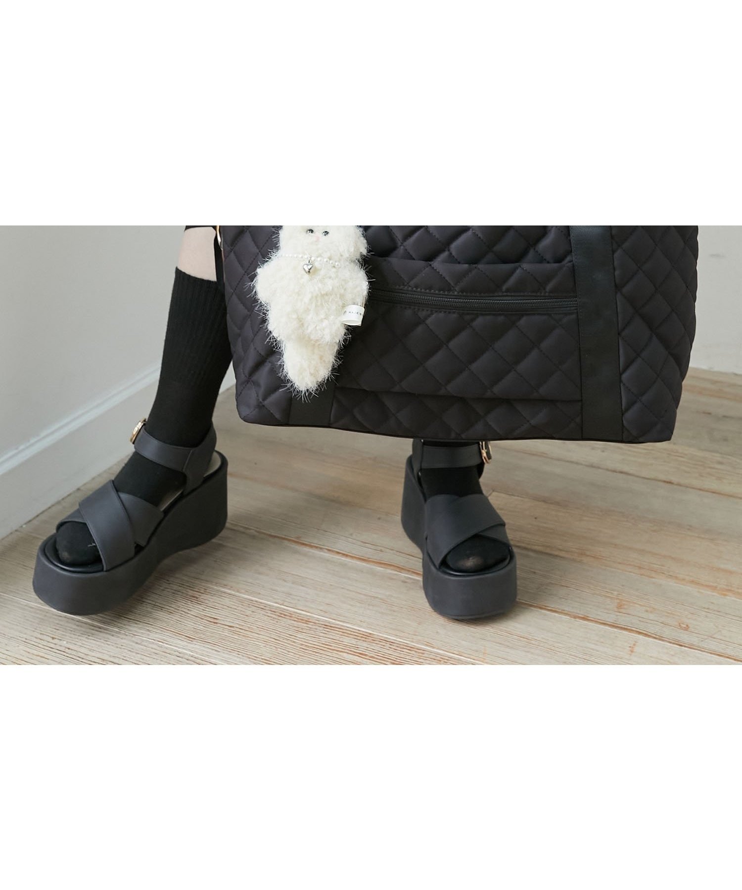 【マジェスティック レゴン/MAJESTIC LEGON】のキルティングトラベルボストン インテリア・キッズ・メンズ・レディースファッション・服の通販 founy(ファニー) 　ファッション　Fashion　レディースファッション　Fashion for Women　アウトドア　Outdoor Clothing　キルティング　Quilted, Quilting　スポーツ　Sports, Activewear　トラベル　Travel, Travel Gear　ボストンバッグ　Boston Bag, Retro Bag　ポケット　Pocket, Pocket Detail　旅行　Travel　雑誌　Magazine, Fashion Magazine　ブラック|ID: prp329100004827607 ipo3291000000035129993