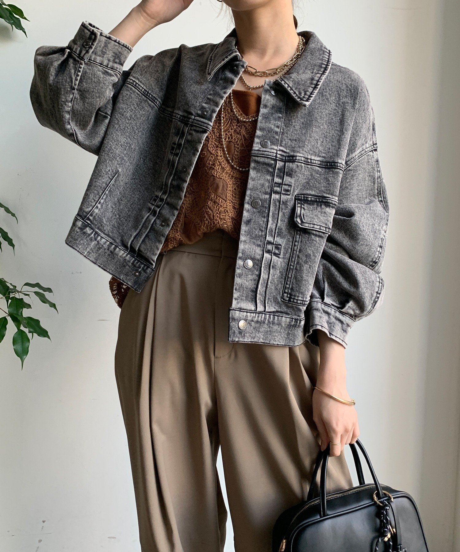 【ドゥドゥ/DouDou】の袖ボリュームGジャン インテリア・キッズ・メンズ・レディースファッション・服の通販 founy(ファニー) 　ファッション　Fashion　レディースファッション　Fashion for Women　アウター　Coat / Outerwear Collection　シルバー　Silver, Metallic Silver　ジャケット　Jacket, Outerwear　スマート　Smart, Elegant　雑誌　Magazine, Fashion Magazine　デニム　Denim, Jeans Material　定番　Standard, Basic Item　フラップ　Flap, Flap Pocket　フロント　Front, Front Design　ポケット　Pocket, Pocket Detail　A/W・秋冬　Autumn/Winter　冬　Winter / This Winter　再入荷　Restock / Back in Stock　エレガント 上品　Elegant　2025年　2025　2025-2026秋冬・A/W　Autumn/Winter 2025–26 AW25–26　ブラック|ID: prp329100004827610 ipo3291000000035130035