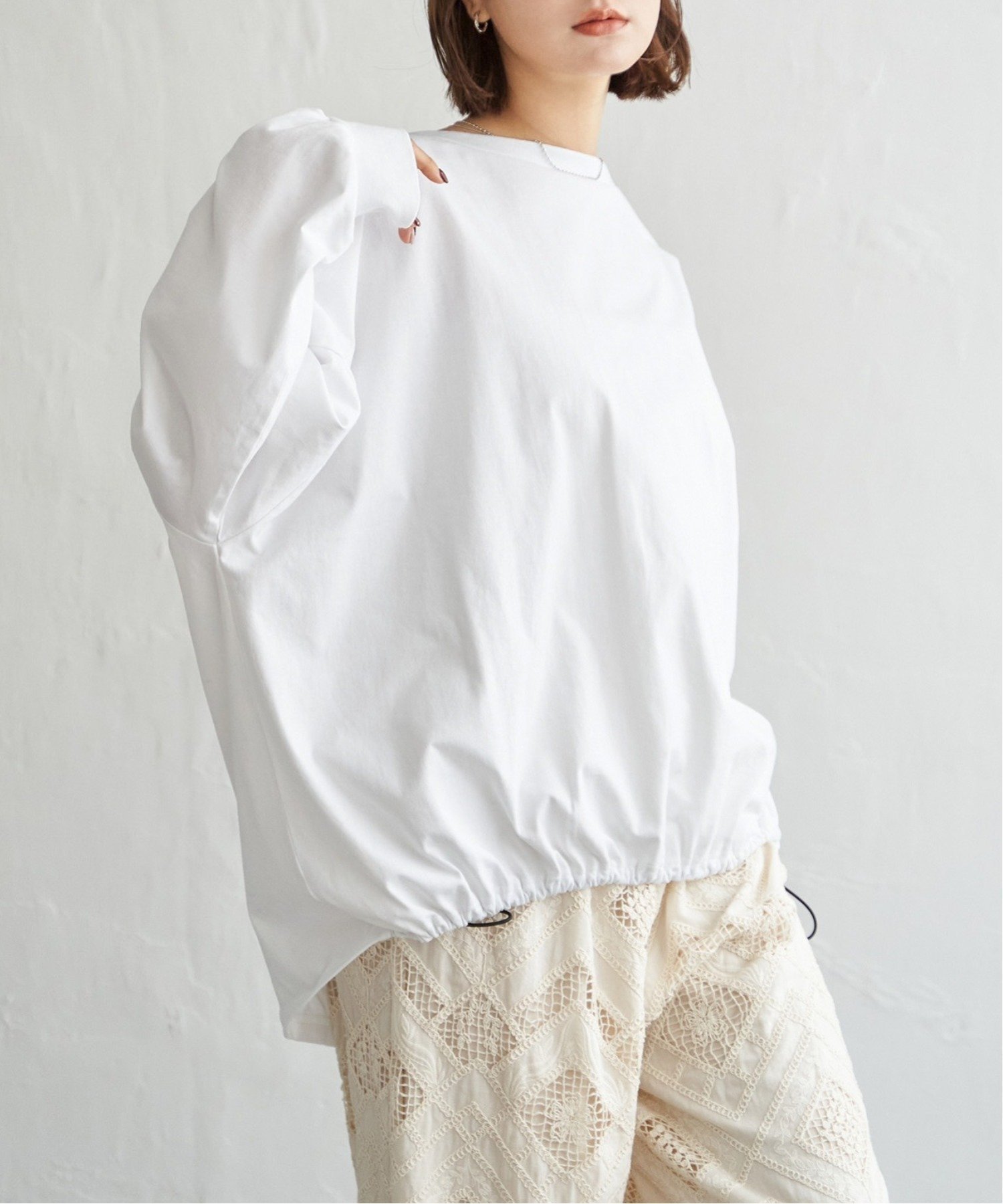 【ノッチ/notch】の【 notch. by KR 】ドローコードビッグロンT/ ドロストロンT インテリア・キッズ・メンズ・レディースファッション・服の通販 founy(ファニー) 　ファッション　Fashion　レディースファッション　Fashion for Women　トップス・カットソー　Cut & Sew Tops　ロングTシャツ・Tシャツ　Longline T-Shirts & Tees　アクセサリー　Fashion Accessories　キャップ　Cap, Baseball Cap　コラボ　Collaboration, Collab　シルバー　Silver, Metallic Silver　シンプル　Simple, Minimal　スニーカー　Sneakers, Trainers　スラックス　Slacks, Dress Pants　デニム　Denim, Jeans Material　ドローコード　Drawcord, Drawstring Cord　人気　Popular, Best Seller　長袖　Long Sleeve, Full Sleeve　バランス　Balance, Style Balance　バルーン　Balloon, Balloon Silhouette　フロント　Front, Front Design　ベーシック　Basic, Essential　モノトーン　Monotone, Black and White　おすすめ　Recommended / Our Picks　2026年　2026　オフホワイト|ID: prp329100004827697 ipo3291000000035131058