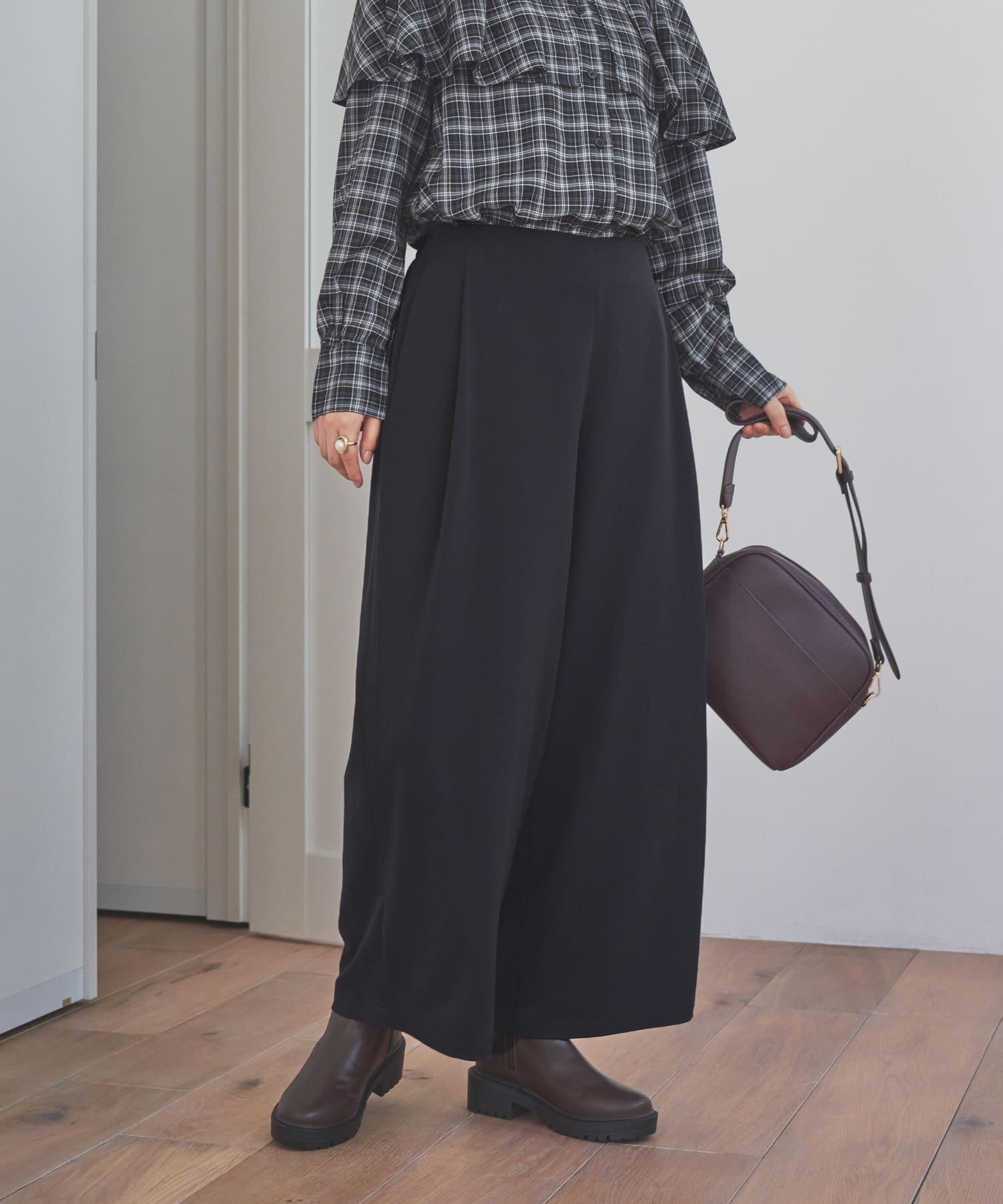 【アーバンリサーチ ドアーズ/URBAN RESEARCH DOORS】の『仁村紗和さん着用』『UR TECH』完声9分丈ワイドパンツ インテリア・キッズ・メンズ・レディースファッション・服の通販 founy(ファニー) 　ファッション　Fashion　レディースファッション　Fashion for Women　パンツ　Pants & Trousers　定番　Standard, Basic Item　バランス　Balance, Style Balance　フロント　Front, Front Design　プレーン　Plain, Simple　リラックス　Relax, Relaxed Fit　ワイド　Wide, Wide Fit　A/W・秋冬　Autumn/Winter　冬　Winter / This Winter　エレガント 上品　Elegant　2025年　2025　2025-2026秋冬・A/W　Autumn/Winter 2025–26 AW25–26　NAVY|ID: prp329100004827772 ipo3291000000035131992