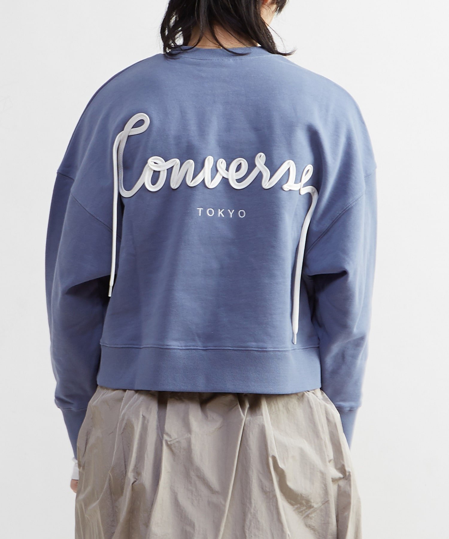 【コンバーストウキョウ/CONVERSE TOKYO】のBACK SPINDLE LOGO SWEAT インテリア・キッズ・メンズ・レディースファッション・服の通販 founy(ファニー) 　ファッション　Fashion　レディースファッション　Fashion for Women　トップス・カットソー　Cut & Sew Tops　レディースパーカー・カジュアルフーディー　Casual Hoodies & Sweatshirts　スウェット・クルーネックトップス　Sweatshirts & Crewnecks / Relaxed Fit Sweat Tops　おすすめ　Recommended / Our Picks　ショルダー　Shoulder, Shoulder Strap　ショート　Short, Short Length　デニム　Denim, Jeans Material　ドロップ　Drop Shoulder, Dropped Style　ボトム　Bottoms, Lower Wear　ロング　Long, Long-Length　ブルー|ID: prp329100004828012 ipo3291000000035135295