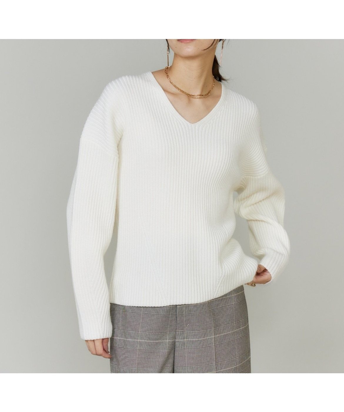 【イネド/INED】のVネックプルオーバーニット インテリア・キッズ・メンズ・レディースファッション・服の通販 founy(ファニー) 　ファッション　Fashion　レディースファッション　Fashion for Women　トップス・カットソー　Cut & Sew Tops　ニット　Knit Tops & Sweaters　カジュアルプルオーバー・ニットトップス　Pullovers & Knit Tops / Casual Pullovers　Vネックトップス　V-Neck Tops / V-Cut Neckline Shirts　シンプル　Simple, Minimal　スマート　Smart, Elegant　デコルテ　Décolleté, Neckline　オフホワイト|ID: prp329100004828015 ipo3291000000035135335