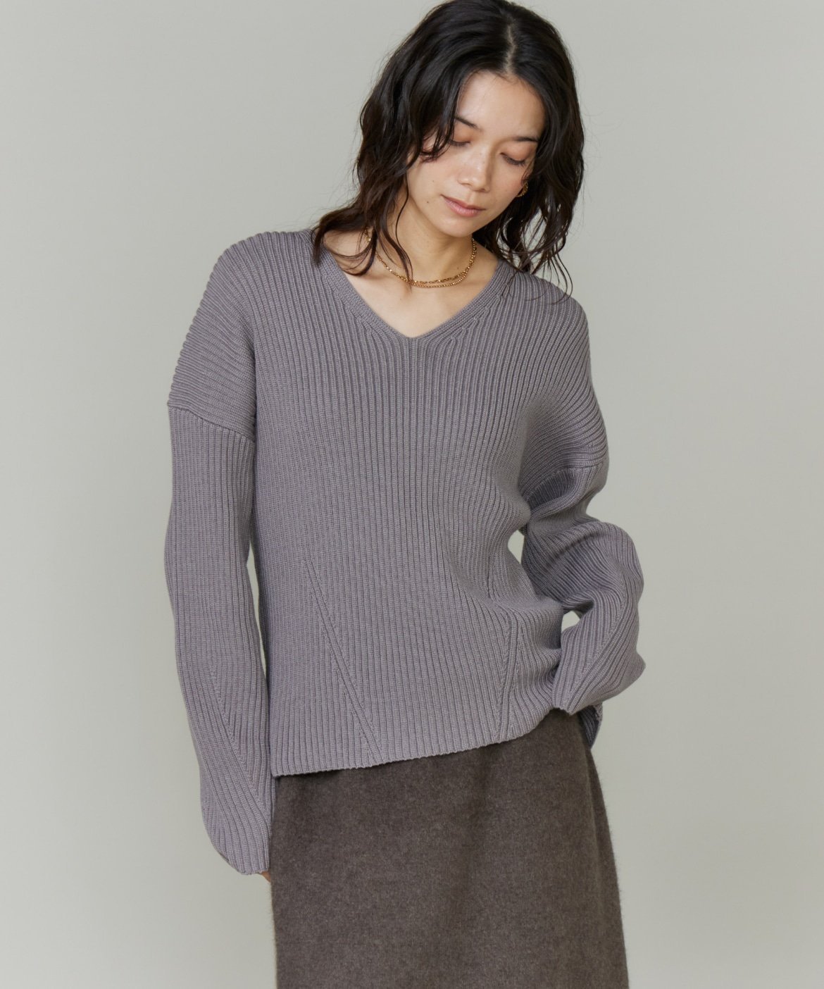 【イネド/INED】のVネックプルオーバーニット インテリア・キッズ・メンズ・レディースファッション・服の通販 founy(ファニー) 　ファッション　Fashion　レディースファッション　Fashion for Women　トップス・カットソー　Cut & Sew Tops　ニット　Knit Tops & Sweaters　カジュアルプルオーバー・ニットトップス　Pullovers & Knit Tops / Casual Pullovers　Vネックトップス　V-Neck Tops / V-Cut Neckline Shirts　シンプル　Simple, Minimal　スマート　Smart, Elegant　デコルテ　Décolleté, Neckline　ミディアムグレー|ID: prp329100004828015 ipo3291000000035135340