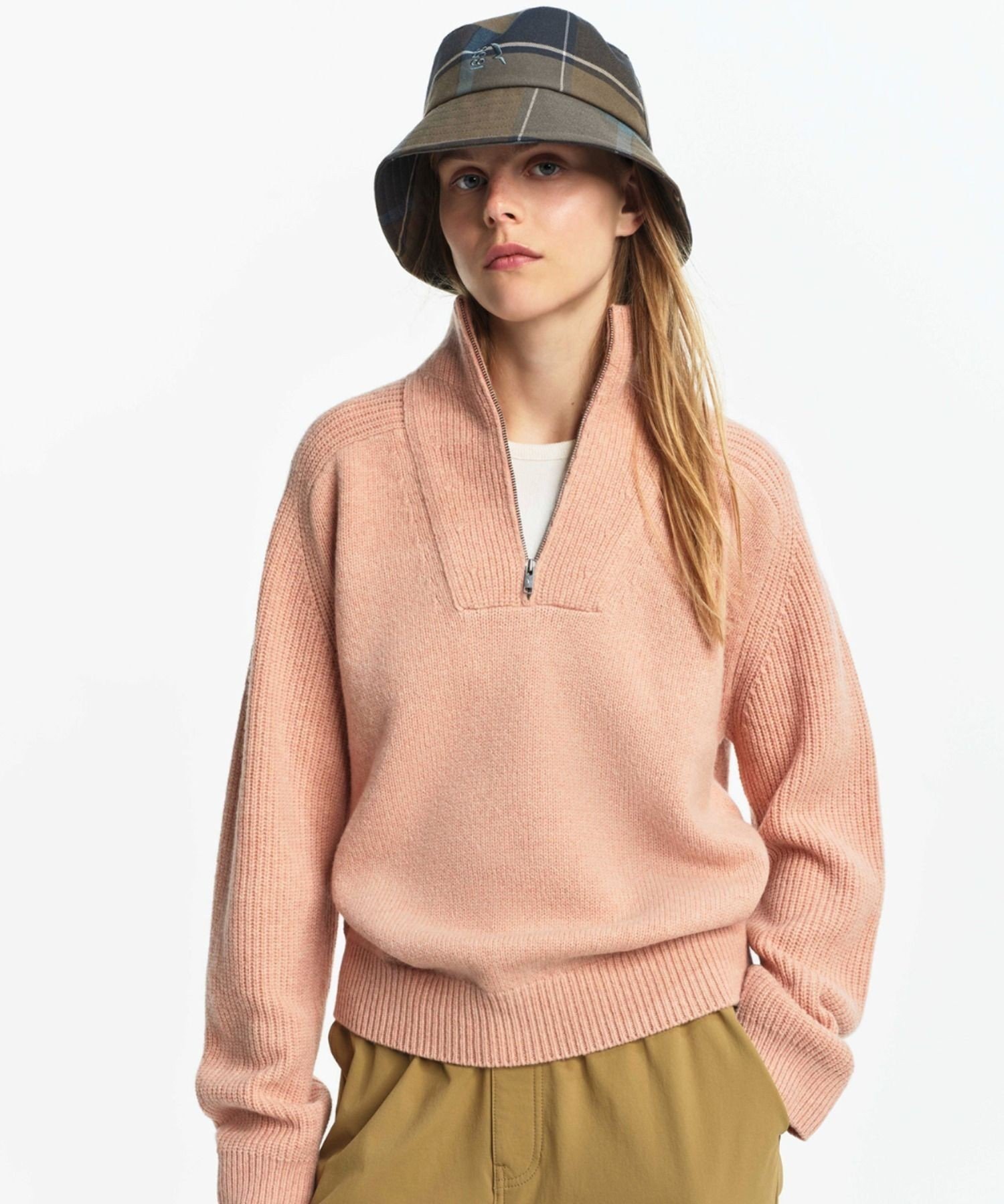 【エーグル/AIGLE】のウールブレンド ハーフジップニットセーター インテリア・キッズ・メンズ・レディースファッション・服の通販 founy(ファニー) 　ファッション　Fashion　レディースファッション　Fashion for Women　トップス・カットソー　Cut & Sew Tops　ニット　Knit Tops & Sweaters　カフス　Cuff Design　スタンド　Stand Collar, Upright Stand　スリーブ　Sleeve, Long Sleeve / Short Sleeve　パッチ　Patch, Appliqué　冬　Winter / This Winter　ピンク|ID: prp329100004828024 ipo3291000000035135506