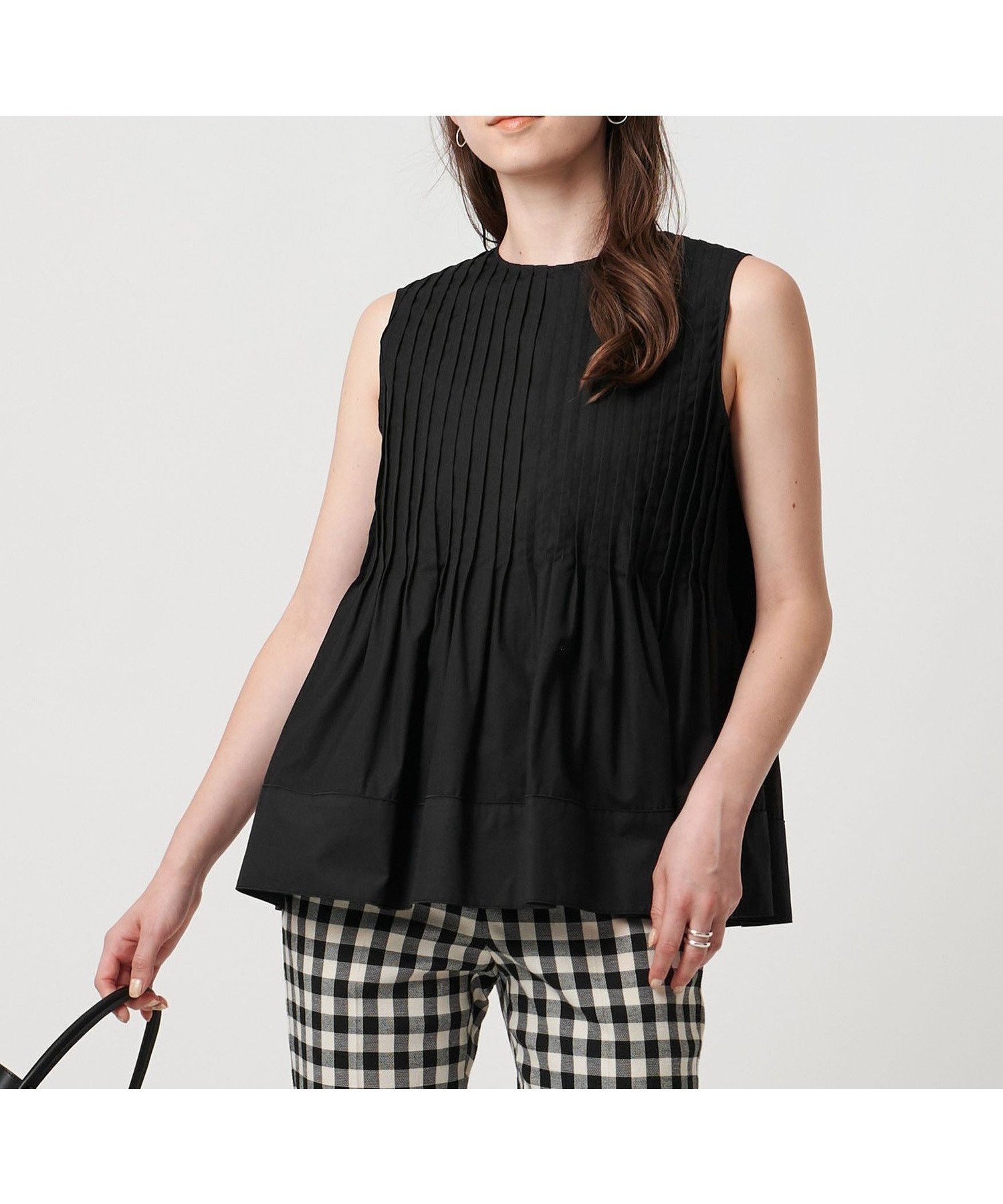 【ユナイテッドアローズ/UNITED ARROWS】のコットンシルク シルキータックノースリーブブラウス - ウォッシャブル - インテリア・キッズ・メンズ・レディースファッション・服の通販 founy(ファニー) 　ファッション　Fashion　レディースファッション　Fashion for Women　トップス・カットソー　Cut & Sew Tops　キャミソール&ノースリーブ　Camisoles & Sleeveless Tops　シャツ・ブラウス・オフィスカジュアル　Elegant Blouses & Button-Ups　ウォッシャブル　Machine Washable　切替　Switching, Contrast Panel　シルク　Silk, 100% Silk　セットアップ　Set-Up, Coordinated Outfit　タイトスカート　Pencil Skirt, Tight Skirt　タイプライター　Typewriter Fabric, Crisp Cotton　ノースリーブ　Sleeveless, No-Sleeve　フレア　Flare, Flared　ボトム　Bottoms, Lower Wear　アウトレット　Outlet / Clearance　おすすめ　Recommended / Our Picks　エレガント 上品　Elegant　BLACK|ID: prp329100004828035 ipo3291000000035135688