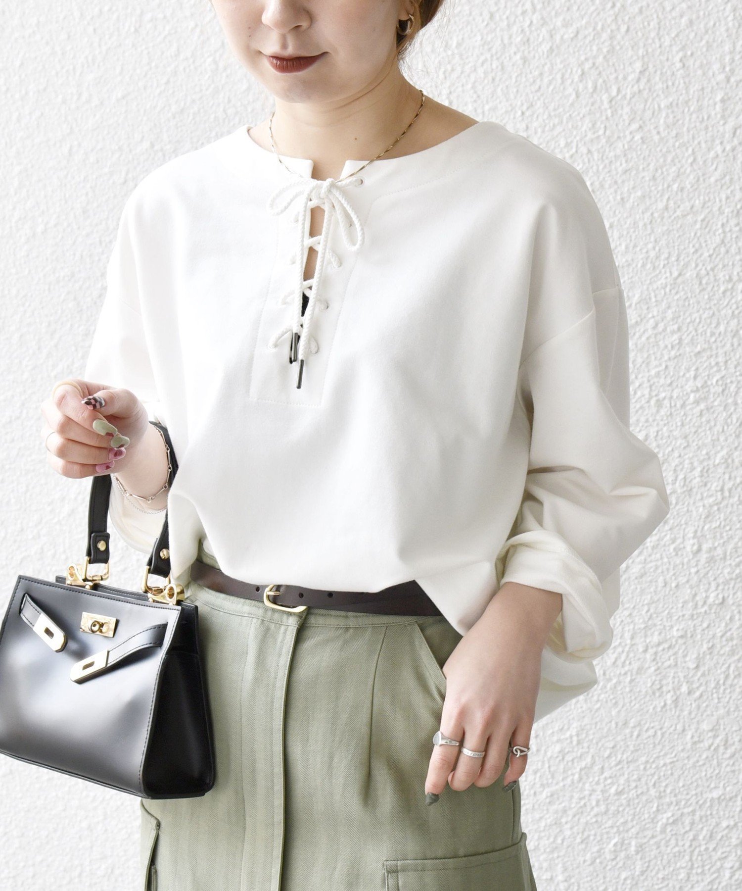 【シップス フォー ウィメン/SHIPS】のSHIPS any 洗濯機可能 インレイ レースアップ ロングスリーブ プルオーバー インテリア・キッズ・メンズ・レディースファッション・服の通販 founy(ファニー) 　ファッション　Fashion　レディースファッション　Fashion for Women　トップス・カットソー　Cut & Sew Tops　カジュアルプルオーバー・ニットトップス　Pullovers & Knit Tops / Casual Pullovers　洗える　Machine Washable　カーゴパンツ　Cargo Pants, Utility Pants　今季　This Season, Current Season　スリーブ　Sleeve, Long Sleeve / Short Sleeve　デニム　Denim, Jeans Material　定番　Standard, Basic Item　フィット　Fit, Slim Fit　フェミニン　Feminine, Girly　フロント　Front, Front Design　レース　Lace, Lace Fabric　ロング　Long, Long-Length　おすすめ　Recommended / Our Picks　2025年　2025　2025-2026秋冬・A/W　Autumn/Winter 2025–26 AW25–26　ホワイト|ID: prp329100004828252 ipo3291000000035138050