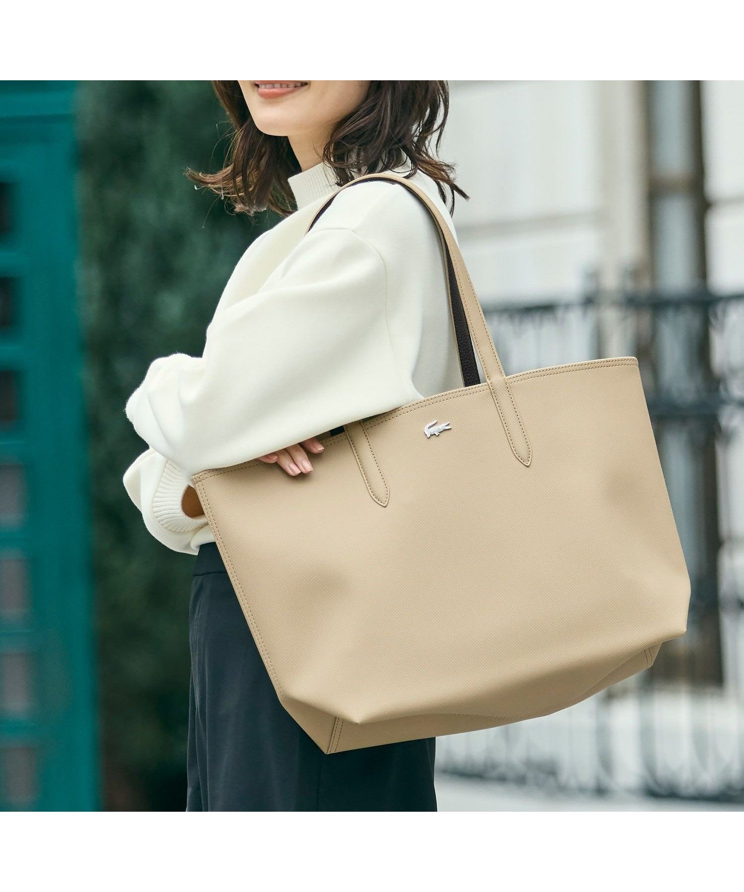 【ラコステ/LACOSTE】のANNA 2WAY リバーシブル トートバッグ インテリア・キッズ・メンズ・レディースファッション・服の通販 founy(ファニー) 　ファッション　Fashion　レディースファッション　Fashion for Women　バッグ　Bags　エレガント 上品　Elegant　クラッチ　Clutch, Clutch Bag　ジップ　Zip, Zipper　スタイリッシュ　Stylish, Fashionable　トラベル　Travel, Travel Gear　ポロシャツ　Polo Shirt, Collared Tee　メタリック　Metallic, Shiny Finish　モダン　Modern, Contemporary　ラップ　Wrap, Wrap Design　リバーシブル　Reversible, Two-Sided　ワンポイント　One Point, Statement Accent　ビジネス 仕事 通勤　Business / Work / Commuting　サンドベージュ|ID: prp329100004828268 ipo3291000000035138211