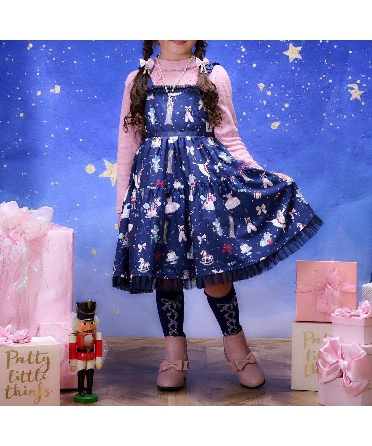 【ナルミヤ オンライン/NARUMIYA ONELINE / KIDS】のくるみ割り人形柄キャミワンピース インテリア・キッズ・メンズ・レディースファッション・服の通販 founy(ファニー) 　ファッション　Fashion　キッズファッション　Fashion for Kids　ワンピース　Dresses　おすすめ　Recommended / Our Picks　インナー　Innerwear　キャミワンピース　Cami Dress, Slip Dress　ティアード　Tiered, Tiered Style　ハイネック　High Neck, Mock Neck　バレエ　Ballet, Ballet Style　フリル　Frill, Ruffle　ポケット　Pocket, Pocket Detail　リボン　Ribbon, Bow　A/W・秋冬　Autumn/Winter　紺|ID: prp329100004828316 ipo3291000000035138744