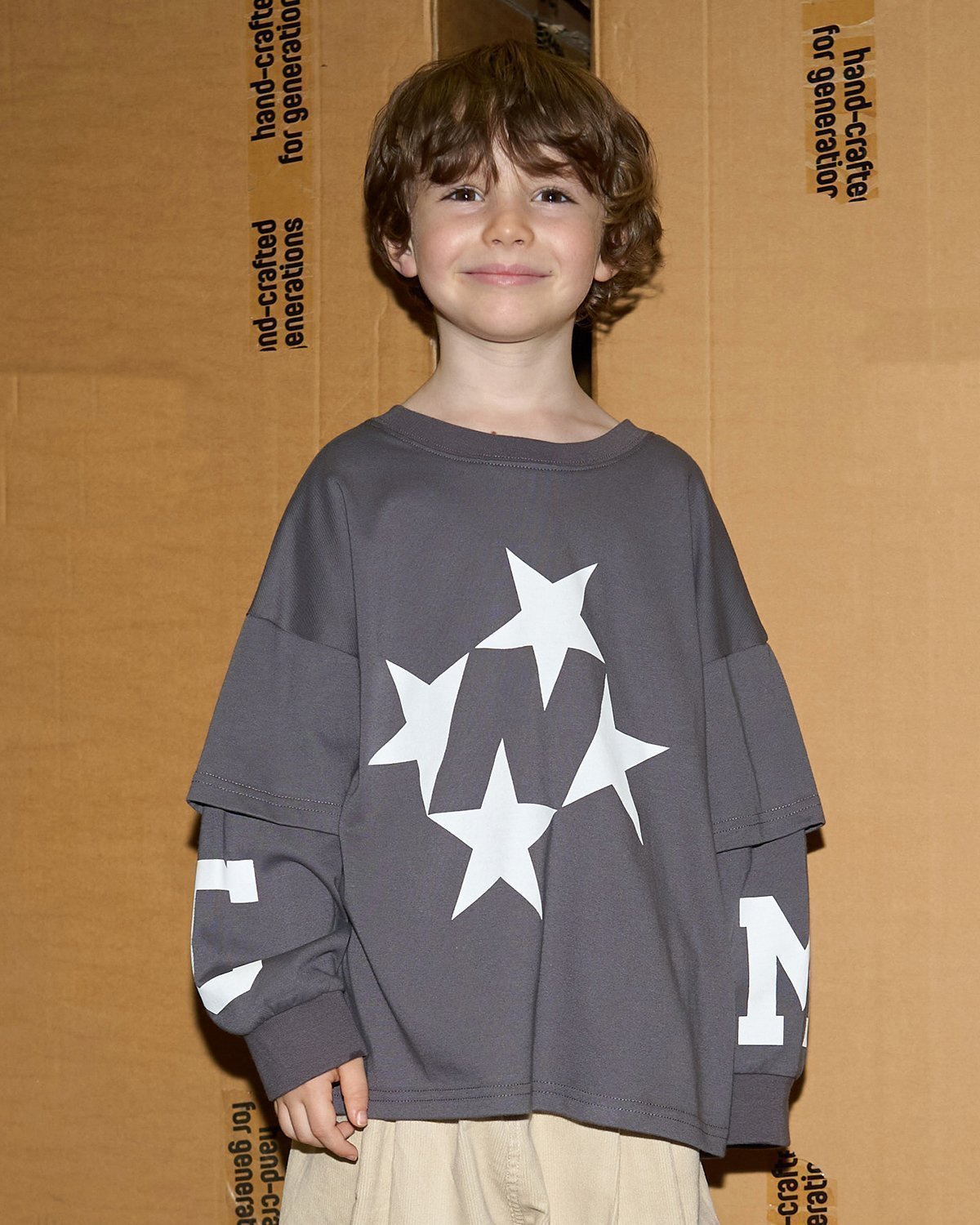 【ナルミヤ オンライン/NARUMIYA ONELINE / KIDS】の【MNCM】【どっちが前でもOK】【カイテキ天竺】プリントレイヤードビッグTシャツ インテリア・キッズ・メンズ・レディースファッション・服の通販 founy(ファニー) 　ファッション　Fashion　キッズファッション　Fashion for Kids　グラフィック　Graphic, Graphic Design　吸水　Absorbent, Quick-Dry　シンプル　Simple, Minimal　タンブラー　Tumbler, Travel Mug　デニム　Denim, Jeans Material　トレンド　Trend, Trending Now　定番　Standard, Basic Item　フロント　Front, Front Design　プリント　Print, Printed Pattern　モノトーン　Monotone, Black and White　ワンポイント　One Point, Statement Accent　おすすめ　Recommended / Our Picks　旅行　Travel　チャコール|ID: prp329100004828321 ipo3291000000035138809