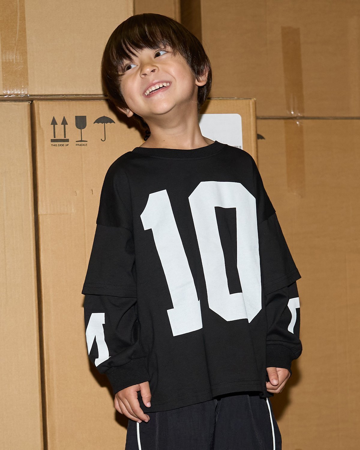 【ナルミヤ オンライン/NARUMIYA ONELINE / KIDS】の【MNCM】【どっちが前でもOK】【カイテキ天竺】プリントレイヤードビッグTシャツ インテリア・キッズ・メンズ・レディースファッション・服の通販 founy(ファニー) 　ファッション　Fashion　キッズファッション　Fashion for Kids　グラフィック　Graphic, Graphic Design　吸水　Absorbent, Quick-Dry　シンプル　Simple, Minimal　タンブラー　Tumbler, Travel Mug　デニム　Denim, Jeans Material　トレンド　Trend, Trending Now　定番　Standard, Basic Item　フロント　Front, Front Design　プリント　Print, Printed Pattern　モノトーン　Monotone, Black and White　ワンポイント　One Point, Statement Accent　おすすめ　Recommended / Our Picks　旅行　Travel　黒|ID: prp329100004828321 ipo3291000000035138817