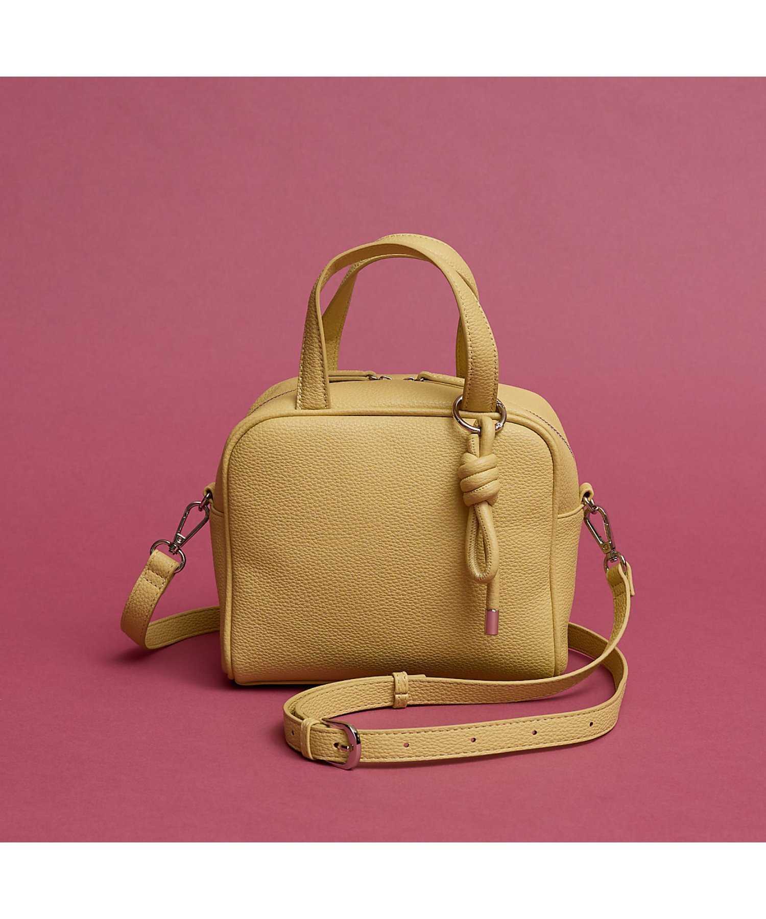 【コレックス/collex】のチャーム付き 2WAYキューブボストン インテリア・キッズ・メンズ・レディースファッション・服の通販 founy(ファニー) 　ファッション　Fashion　レディースファッション　Fashion for Women　ショルダー　Shoulder, Shoulder Strap　スクエア　Square, Square Shape　チャーム　Charm, Pendant　ハンド　Hand, Handmade　フォルム　Silhouette, Form　ベーシック　Basic, Essential　ボストン　Boston　ボストンバッグ　Boston Bag, Retro Bag　ポケット　Pocket, Pocket Detail　マグネット　Magnet, Magnetic Closure　イエロー|ID: prp329100004828329 ipo3291000000035138894