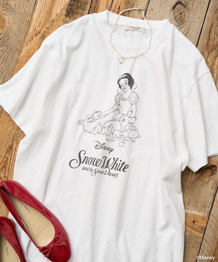【フリークスストア/FREAK'S STORE】の【DISNEY Snow White】 ビッグフロントプリントTシャツ/ディズニー/スノーホワイト/ 白雪姫 25SS インテリア・キッズ・メンズ・レディースファッション・服の通販 founy(ファニー) 　ファッション　Fashion　レディースファッション　Fashion for Women　トップス・カットソー　Cut & Sew Tops　シャツ・ブラウス・オフィスカジュアル　Elegant Blouses & Button-Ups　ロングTシャツ・Tシャツ　Longline T-Shirts & Tees　2025年　2025　2025春夏・S/S　Spring/Summer 2025 SS25　おすすめ　Recommended / Our Picks　インナー　Innerwear　カーディガン　Cardigan, Knitwear　キャラクター　Character, Licensed Characters　ジャケット　Jacket, Outerwear　プリント　Print, Printed Pattern　夏　Summer　S/S・春夏　SS, Spring/Summer, Warm Season　オフホワイト|ID: prp329100004828347 ipo3291000000035139064