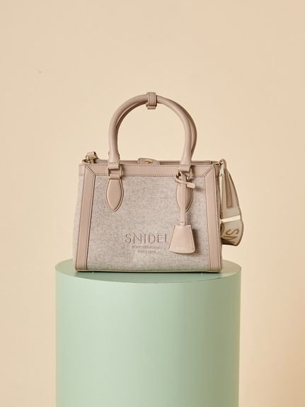【スナイデル/SNIDEL】のロゴバッグ インテリア・キッズ・メンズ・レディースファッション・服の通販 founy(ファニー) 　ファッション　Fashion　レディースファッション　Fashion for Women　バッグ　Bags　スマート　Smart, Elegant　財布　Wallet, Purse　タンブラー　Tumbler, Travel Mug　チェック　Check, Plaid, Tartan　ツイード　Twill, Twill Weave　トレンド　Trend, Trending Now　定番　Standard, Basic Item　人気　Popular, Best Seller　パイピング　Piping, Trim Design　ポケット　Pocket, Pocket Detail　ポーチ　Pouch, Small Case　マグネット　Magnet, Magnetic Closure　ミックス　Mix, Mixed Style　PBEG[036]|ID: prp329100004828353 ipo3291000000035139097