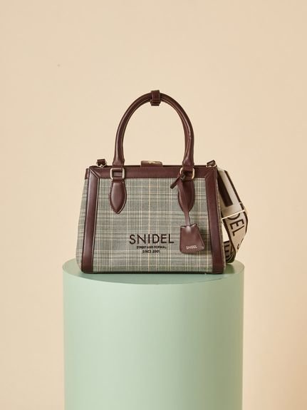 【スナイデル/SNIDEL】のロゴバッグ インテリア・キッズ・メンズ・レディースファッション・服の通販 founy(ファニー) 　ファッション　Fashion　レディースファッション　Fashion for Women　バッグ　Bags　スマート　Smart, Elegant　財布　Wallet, Purse　タンブラー　Tumbler, Travel Mug　チェック　Check, Plaid, Tartan　ツイード　Twill, Twill Weave　トレンド　Trend, Trending Now　定番　Standard, Basic Item　人気　Popular, Best Seller　パイピング　Piping, Trim Design　ポケット　Pocket, Pocket Detail　ポーチ　Pouch, Small Case　マグネット　Magnet, Magnetic Closure　ミックス　Mix, Mixed Style　BRW[058]|ID: prp329100004828353 ipo3291000000035139098