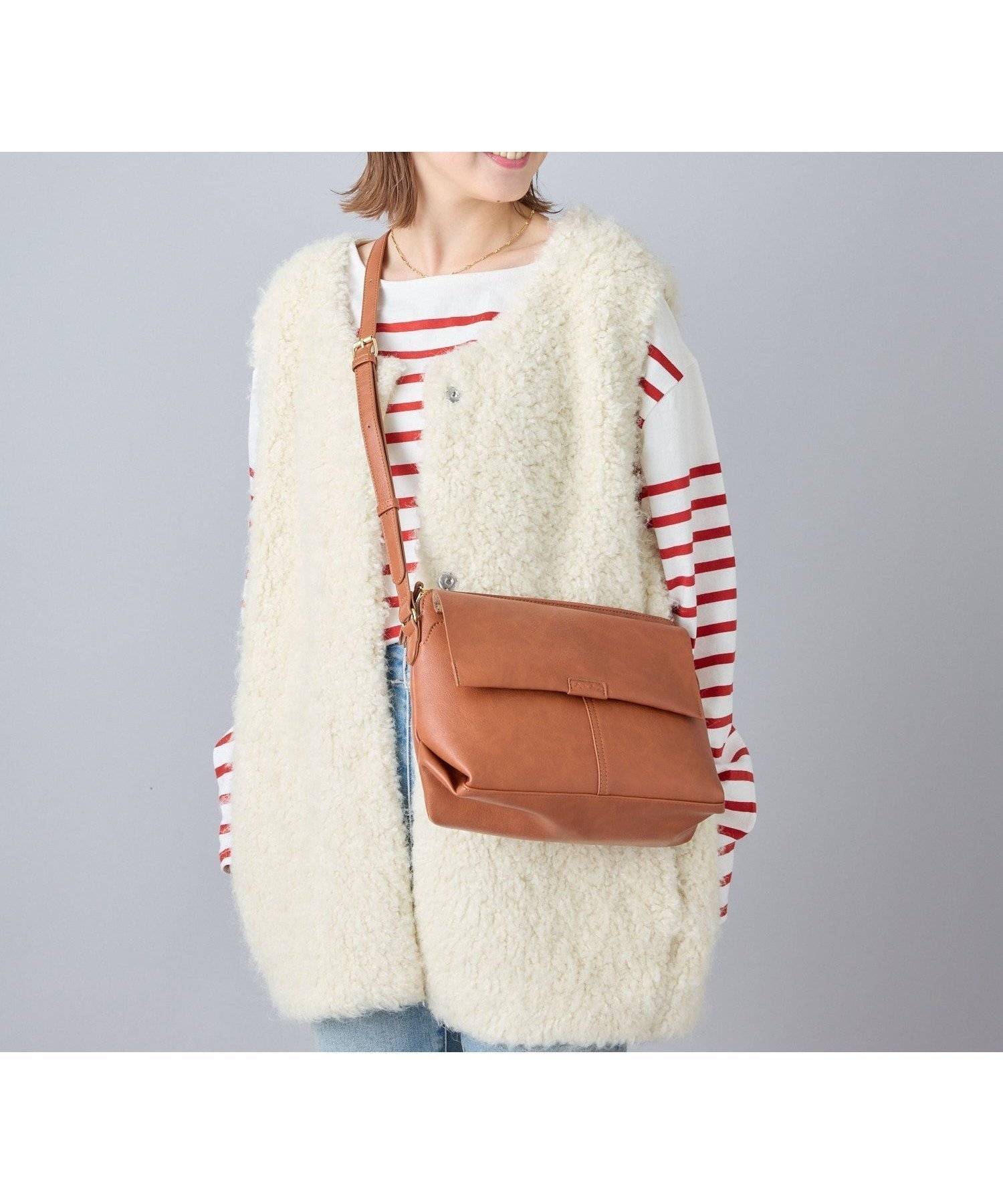 【レガートラルゴ/Legato Largo】の【お財布機能付き/多収納】Lineare お財布ショルダーバッグ インテリア・キッズ・メンズ・レディースファッション・服の通販 founy(ファニー) 　ファッション　Fashion　レディースファッション　Fashion for Women　バッグ　Bags　ミニ財布・二つ折り財布　Wallets & Card Cases　ショルダー　Shoulder, Shoulder Strap　ポケット　Pocket, Pocket Detail　手帳　Planner, Notebook　旅行　Travel　財布　Wallet, Purse　キャメル|ID: prp329100004828356 ipo3291000000035139124