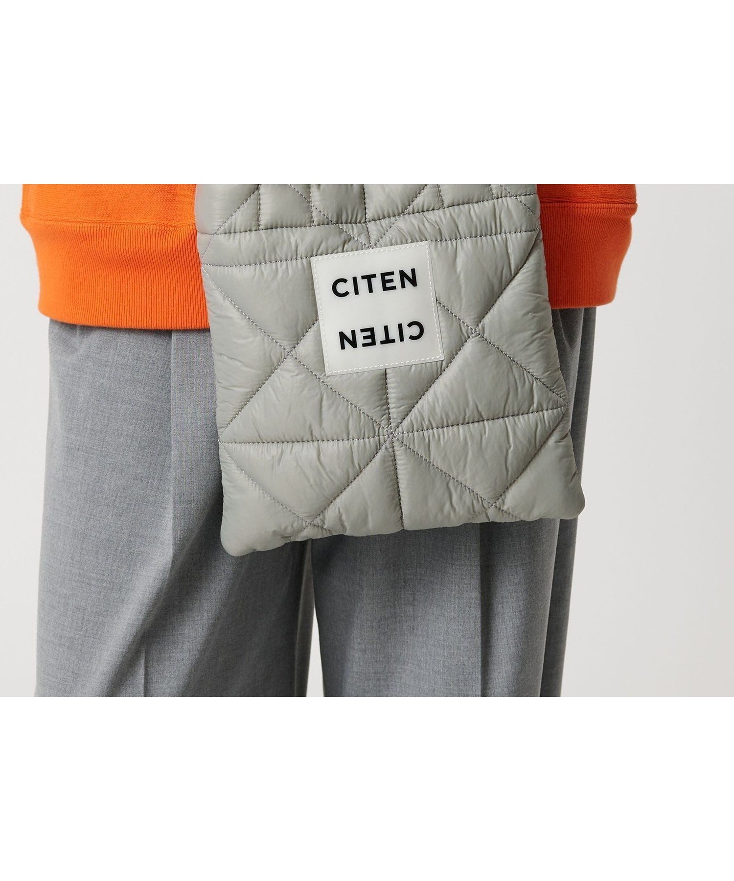 【シテン/CITEN】のCITEN CITENパデッドトートS インテリア・キッズ・メンズ・レディースファッション・服の通販 founy(ファニー) 　ファッション　Fashion　レディースファッション　Fashion for Women　バッグ　Bags　キルティング　Quilted, Quilting　ショルダー　Shoulder, Shoulder Strap　スクエア　Square, Square Shape　トライアングル　Triangle, Triangular Shape　フィット　Fit, Slim Fit　マグネット　Magnet, Magnetic Closure　LT.GRAY|ID: prp329100004828379 ipo3291000000035139414