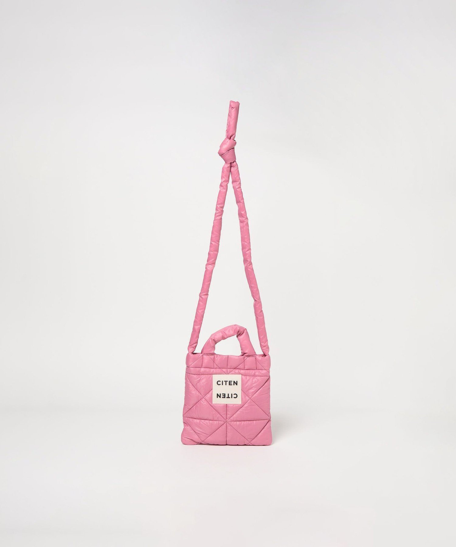 【シテン/CITEN】のCITEN CITENパデッドトートS インテリア・キッズ・メンズ・レディースファッション・服の通販 founy(ファニー) 　ファッション　Fashion　レディースファッション　Fashion for Women　バッグ　Bags　キルティング　Quilted, Quilting　ショルダー　Shoulder, Shoulder Strap　スクエア　Square, Square Shape　トライアングル　Triangle, Triangular Shape　フィット　Fit, Slim Fit　マグネット　Magnet, Magnetic Closure　その他3|ID: prp329100004828379 ipo3291000000035139433