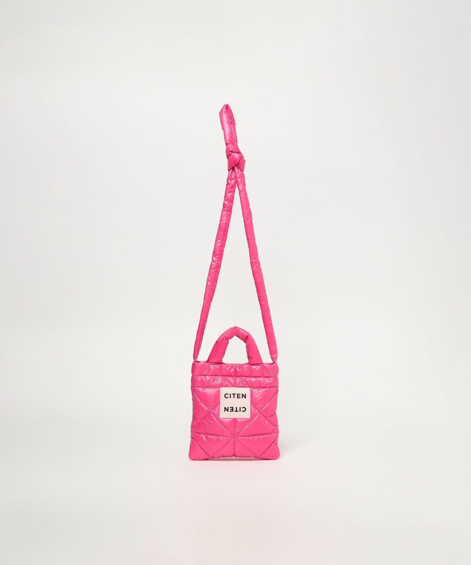 【シテン/CITEN】のCITEN CITENパデッドトートS インテリア・キッズ・メンズ・レディースファッション・服の通販 founy(ファニー) 　ファッション　Fashion　レディースファッション　Fashion for Women　バッグ　Bags　キルティング　Quilted, Quilting　ショルダー　Shoulder, Shoulder Strap　スクエア　Square, Square Shape　トライアングル　Triangle, Triangular Shape　フィット　Fit, Slim Fit　マグネット　Magnet, Magnetic Closure　その他6|ID: prp329100004828379 ipo3291000000035139439