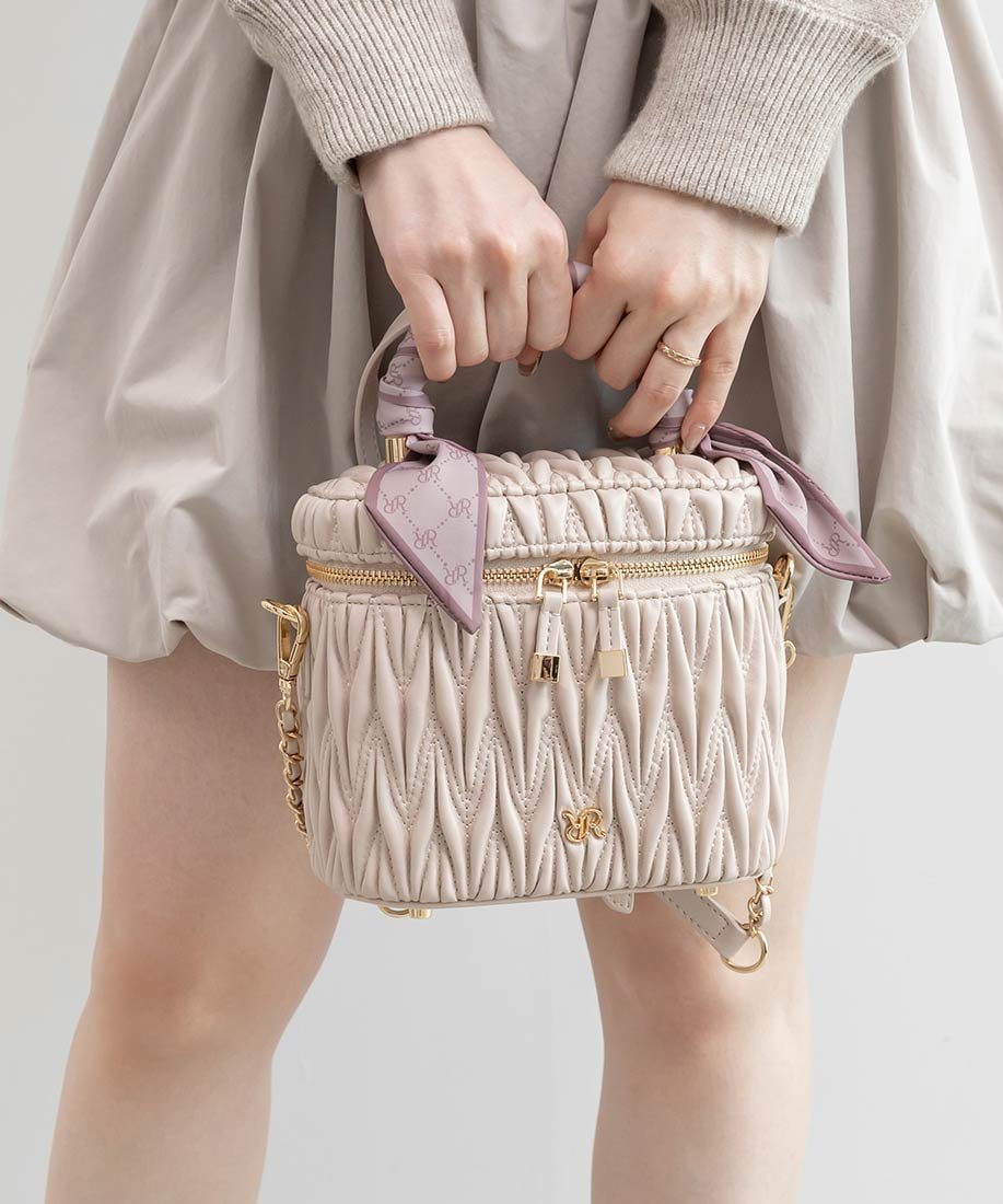 【ランダ/RANDA】の2WAY モノグラムスカーフ立体キルティングバニティバッグ インテリア・キッズ・メンズ・レディースファッション・服の通販 founy(ファニー) 　ファッション　Fashion　レディースファッション　Fashion for Women　バッグ　Bags　キルティング　Quilted, Quilting　ショルダー　Shoulder, Shoulder Strap　スカーフ　Scarf, Neckwear　ハンカチ　Handkerchief, Hanky　ポケット　Pocket, Pocket Detail　ポーチ　Pouch, Small Case　リップ　Lip, Lip Motif　エレガント 上品　Elegant　財布　Wallet, Purse　PINK|ID: prp329100004828389 ipo3291000000035139506