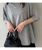 【セットアップセブン/SETUP7】のDickies/【別注】左胸刺繍ワッペンTシャツ 5222-TTMDK2 ディッキーズ 人気、トレンドファッション・服の通販 founy(ファニー) ファッション Fashion レディースファッション Fashion for Women トップス・カットソー Cut & Sew Tops シャツ・ブラウス・オフィスカジュアル Elegant Blouses & Button-Ups ロングTシャツ・Tシャツ Longline T-Shirts & Tees アウトドア Outdoor Clothing カーゴパンツ Cargo Pants, Utility Pants ショート Short, Short Length シンプル Simple, Minimal スタイリッシュ Stylish, Fashionable スニーカー Sneakers, Trainers デニム Denim, Jeans Material トレンド Trend, Trending Now 定番 Standard, Basic Item ハーフ Half, Half-Length 別注 Limited Edition, Custom Order リラックス Relax, Relaxed Fit ワーク Workwear, Utility Style 再入荷 Restock / Back in Stock おすすめ Recommended / Our Picks 夏 Summer thumbnail GRY|ID: prp329100004828392 ipo3291000000035139568