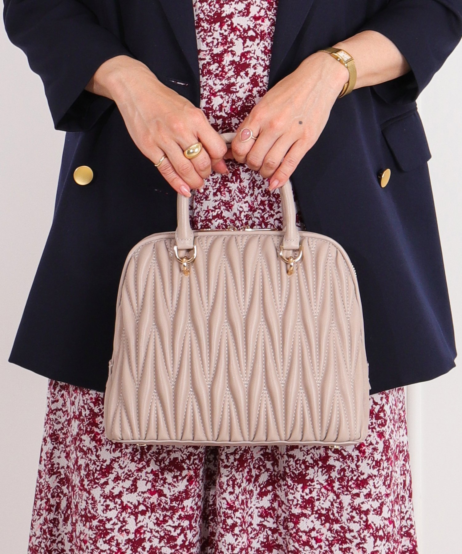 【アルテミス バイ ダイアナ/artemis by DIANA】のストラップ付属2WAYキルティングブガッティバッグ インテリア・キッズ・メンズ・レディースファッション・服の通販 founy(ファニー) ファッション Fashion レディースファッション Fashion for Women バッグ Bags アクセサリー Fashion Accessories キルティング Quilted, Quilting スタンダード Standard, Basic ダブル Double, Double-Breasted パール Pearl, Pearl Accent フレア Flare, Flared ポケット Pocket, Pocket Detail ラグジュアリー Luxury, Elegant ラップ Wrap, Wrap Design 再入荷 Restock / Back in Stock エレガント 上品 Elegant ベージュ合皮スムース|ID: prp329100004828407 ipo3291000000035139753