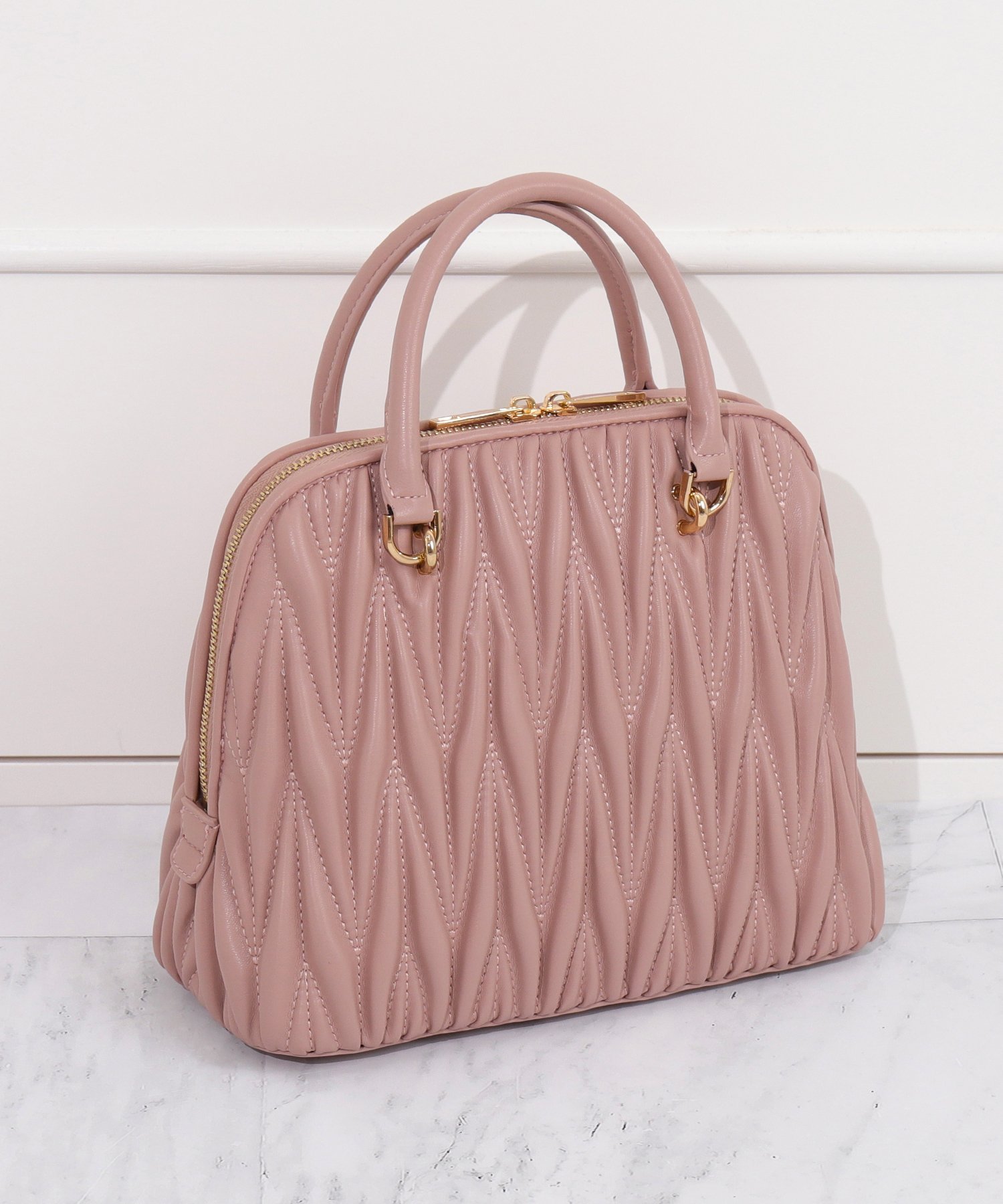 【アルテミス バイ ダイアナ/artemis by DIANA】のストラップ付属2WAYキルティングブガッティバッグ インテリア・キッズ・メンズ・レディースファッション・服の通販 founy(ファニー) ファッション Fashion レディースファッション Fashion for Women バッグ Bags アクセサリー Fashion Accessories キルティング Quilted, Quilting スタンダード Standard, Basic ダブル Double, Double-Breasted パール Pearl, Pearl Accent フレア Flare, Flared ポケット Pocket, Pocket Detail ラグジュアリー Luxury, Elegant ラップ Wrap, Wrap Design 再入荷 Restock / Back in Stock エレガント 上品 Elegant ピンク合皮スムース|ID: prp329100004828407 ipo3291000000035139755