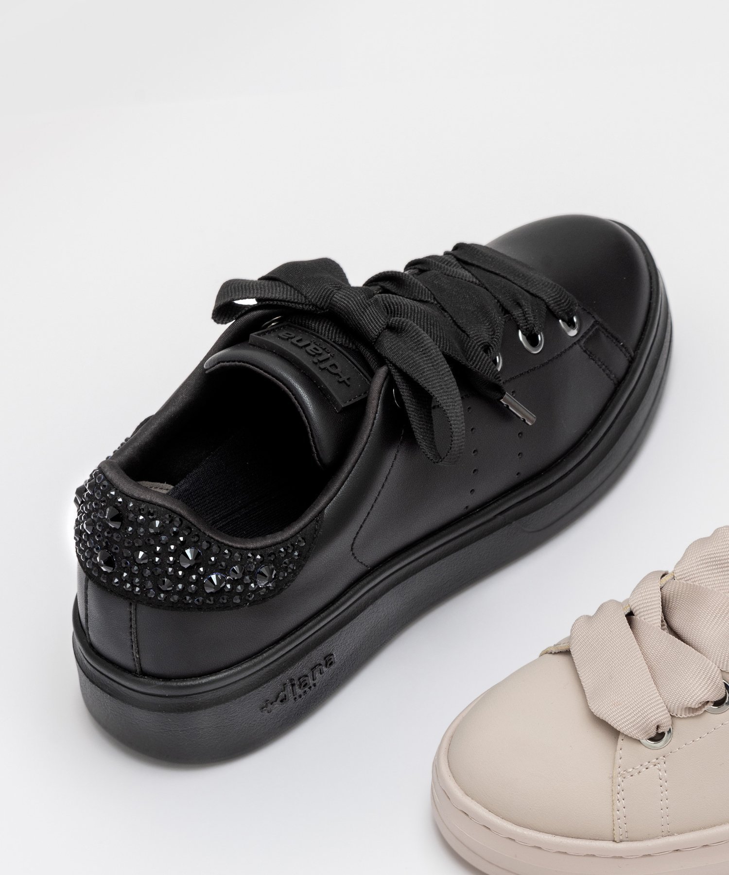 【プラスダイアナ/plus diana】の【軽量】ラインストーン付きリボンスニーカー インテリア・キッズ・メンズ・レディースファッション・服の通販 founy(ファニー) 　ファッション　Fashion　レディースファッション　Fashion for Women　インソール　Shoe Insole　クッション　Cushion, Throw Pillow　軽量　Lightweight, Ultra Light　シューズ　Shoes, Footwear　ストーン　Stone, Gem-Like　スニーカー　Sneakers, Trainers　スマート　Smart, Elegant　フィット　Fit, Slim Fit　フェミニン　Feminine, Girly　ラグジュアリー　Luxury, Elegant　リボン　Ribbon, Bow　レース　Lace, Lace Fabric　再入荷　Restock / Back in Stock　エレガント 上品　Elegant　新作・新入荷　New Arrivals / New In　黒人工スムース|ID: prp329100004828461 ipo3291000000035140106