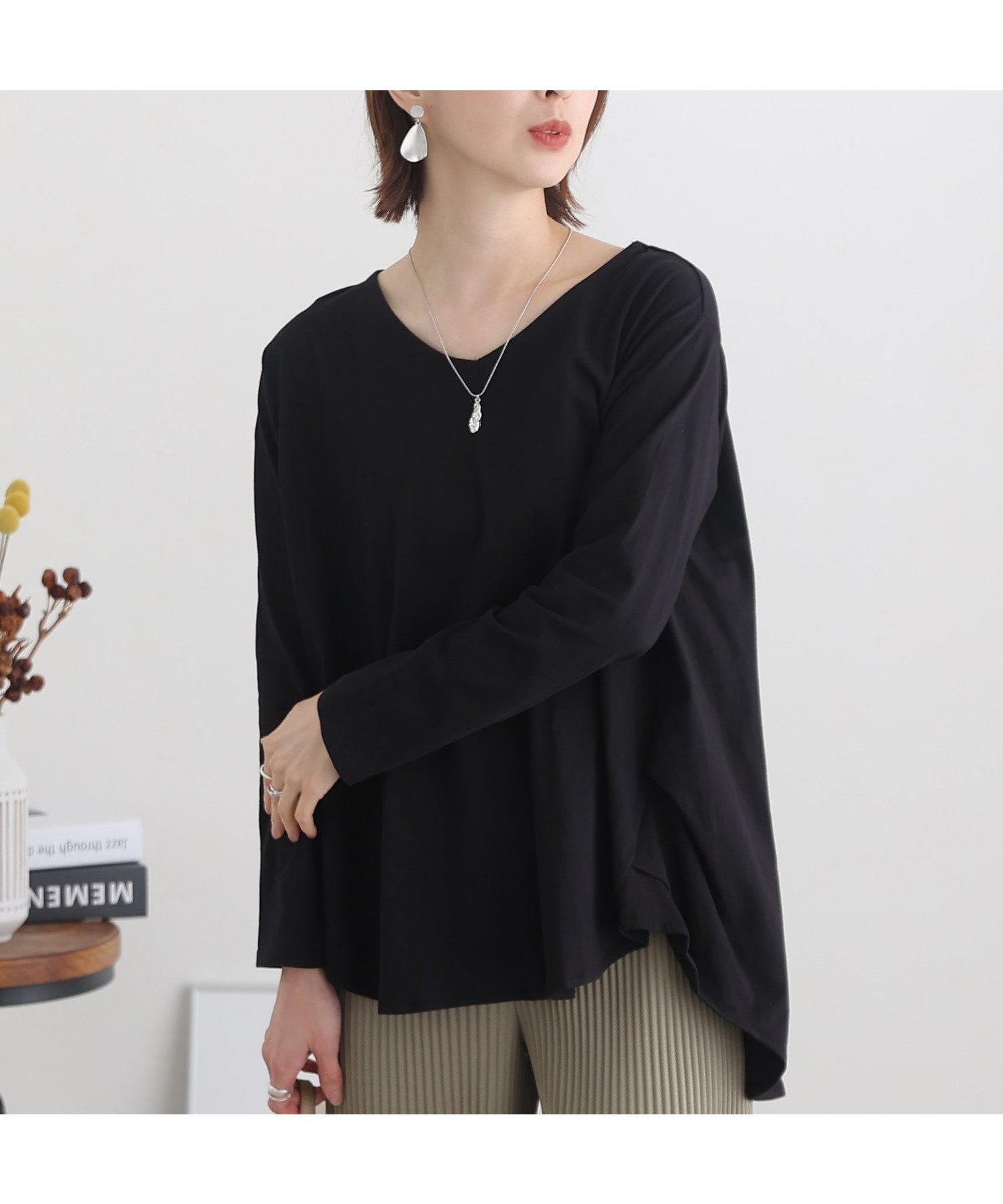 【プールヴー/PourVous】の脇タックVネック長袖カットソーカットソーきれいめトップス長袖七分袖ブラウス インテリア・キッズ・メンズ・レディースファッション・服の通販 founy(ファニー) 　ファッション　Fashion　レディースファッション　Fashion for Women　トップス・カットソー　Cut & Sew Tops　シャツ・ブラウス・オフィスカジュアル　Elegant Blouses & Button-Ups　カットソー・ベーシックTシャツ　Cut-and-Sewn Tops / Stretch Tees & Basics　Vネックトップス　V-Neck Tops / V-Cut Neckline Shirts　長袖　Long Sleeve, Full Sleeve　ブラック|ID: prp329100004828478 ipo3291000000035140230