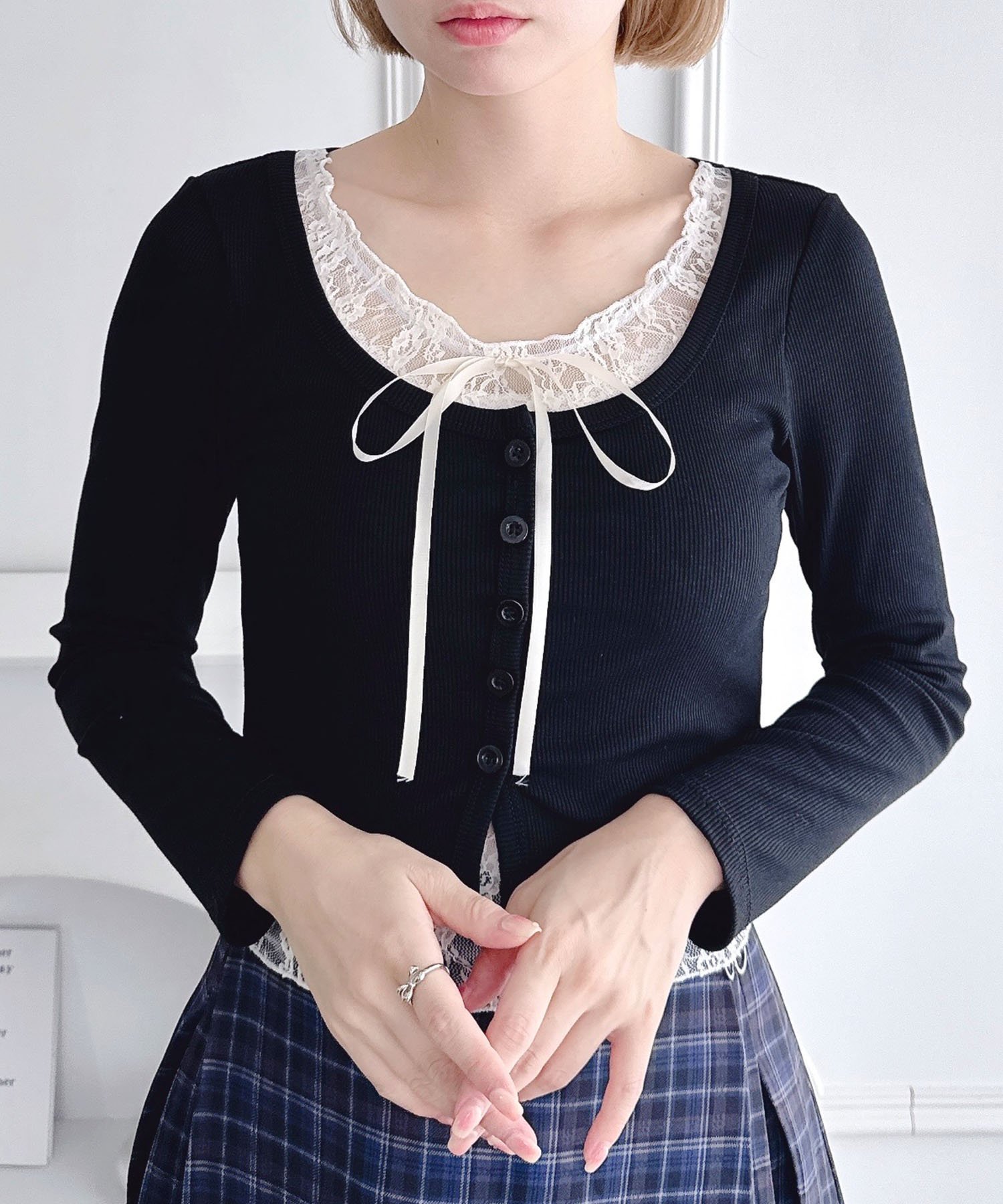 【アウトフィッター ラボ/Outfitter lab】のレースリボンレイヤードトップス 人気、トレンドファッション・服の通販 founy(ファニー) 　ファッション　Fashion　レディースファッション　Fashion for Women　トップス・カットソー　Cut & Sew Tops　インナー　Innerwear　ウェーブ　Wavy Pattern　ガーリー　Girly, Feminine Style　クロップド　Cropped, Short Length　コンパクト　Compact, Small Size　ショート　Short, Short Length　ダウン　Down, Puffer　チェック　Check, Plaid, Tartan　デニム　Denim, Jeans Material　長袖　Long Sleeve, Full Sleeve　バレエ　Ballet, Ballet Style　フィット　Fit, Slim Fit　プリーツ　Pleats, Pleated　ボトム　Bottoms, Lower Wear　リボン　Ribbon, Bow　レース　Lace, Lace Fabric　冬　Winter / This Winter　A/W・秋冬　Autumn/Winter　 other-1|ID: prp329100004828489 ipo3291000000035140331