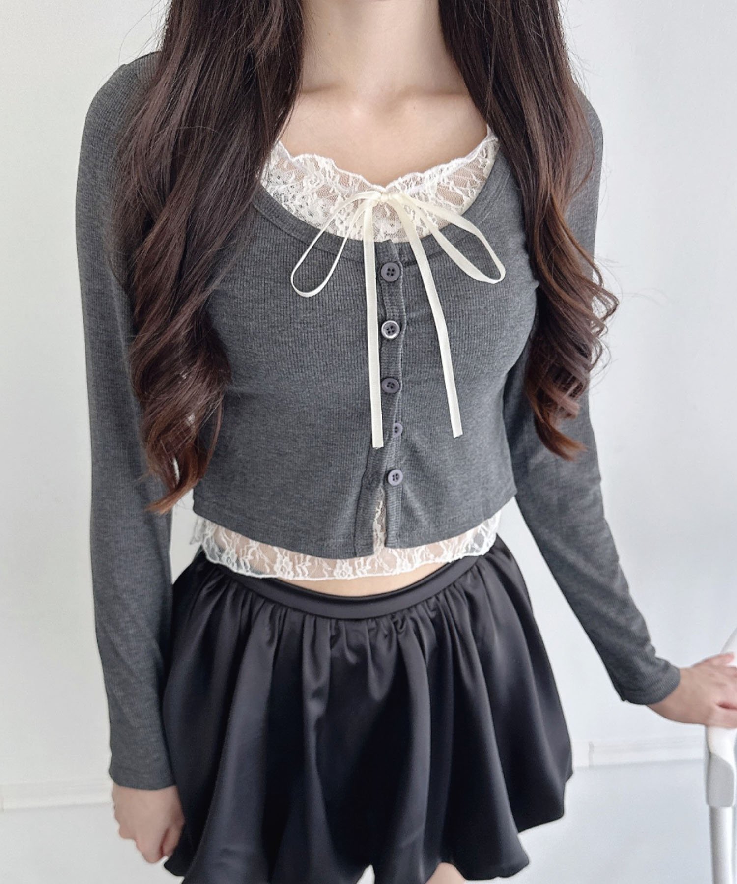 【アウトフィッター ラボ/Outfitter lab】のレースリボンレイヤードトップス インテリア・キッズ・メンズ・レディースファッション・服の通販 founy(ファニー) 　ファッション　Fashion　レディースファッション　Fashion for Women　トップス・カットソー　Cut & Sew Tops　インナー　Innerwear　ウェーブ　Wavy Pattern　ガーリー　Girly, Feminine Style　クロップド　Cropped, Short Length　コンパクト　Compact, Small Size　ショート　Short, Short Length　ダウン　Down, Puffer　チェック　Check, Plaid, Tartan　デニム　Denim, Jeans Material　長袖　Long Sleeve, Full Sleeve　バレエ　Ballet, Ballet Style　フィット　Fit, Slim Fit　プリーツ　Pleats, Pleated　ボトム　Bottoms, Lower Wear　リボン　Ribbon, Bow　レース　Lace, Lace Fabric　冬　Winter / This Winter　A/W・秋冬　Autumn/Winter　グレー|ID: prp329100004828489 ipo3291000000035140333