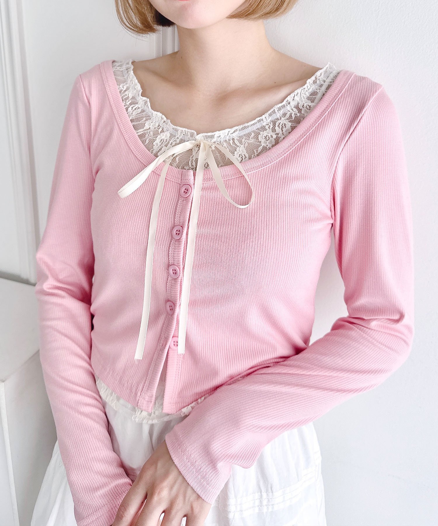 【アウトフィッター ラボ/Outfitter lab】のレースリボンレイヤードトップス インテリア・キッズ・メンズ・レディースファッション・服の通販 founy(ファニー) 　ファッション　Fashion　レディースファッション　Fashion for Women　トップス・カットソー　Cut & Sew Tops　インナー　Innerwear　ウェーブ　Wavy Pattern　ガーリー　Girly, Feminine Style　クロップド　Cropped, Short Length　コンパクト　Compact, Small Size　ショート　Short, Short Length　ダウン　Down, Puffer　チェック　Check, Plaid, Tartan　デニム　Denim, Jeans Material　長袖　Long Sleeve, Full Sleeve　バレエ　Ballet, Ballet Style　フィット　Fit, Slim Fit　プリーツ　Pleats, Pleated　ボトム　Bottoms, Lower Wear　リボン　Ribbon, Bow　レース　Lace, Lace Fabric　冬　Winter / This Winter　A/W・秋冬　Autumn/Winter　ピンク|ID: prp329100004828489 ipo3291000000035140338