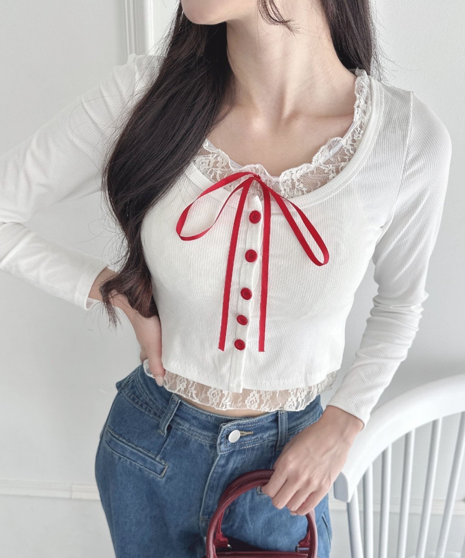 【アウトフィッター ラボ/Outfitter lab】のレースリボンレイヤードトップス インテリア・キッズ・メンズ・レディースファッション・服の通販 founy(ファニー) 　ファッション　Fashion　レディースファッション　Fashion for Women　トップス・カットソー　Cut & Sew Tops　インナー　Innerwear　ウェーブ　Wavy Pattern　ガーリー　Girly, Feminine Style　クロップド　Cropped, Short Length　コンパクト　Compact, Small Size　ショート　Short, Short Length　ダウン　Down, Puffer　チェック　Check, Plaid, Tartan　デニム　Denim, Jeans Material　長袖　Long Sleeve, Full Sleeve　バレエ　Ballet, Ballet Style　フィット　Fit, Slim Fit　プリーツ　Pleats, Pleated　ボトム　Bottoms, Lower Wear　リボン　Ribbon, Bow　レース　Lace, Lace Fabric　冬　Winter / This Winter　A/W・秋冬　Autumn/Winter　ホワイト|ID: prp329100004828489 ipo3291000000035140341