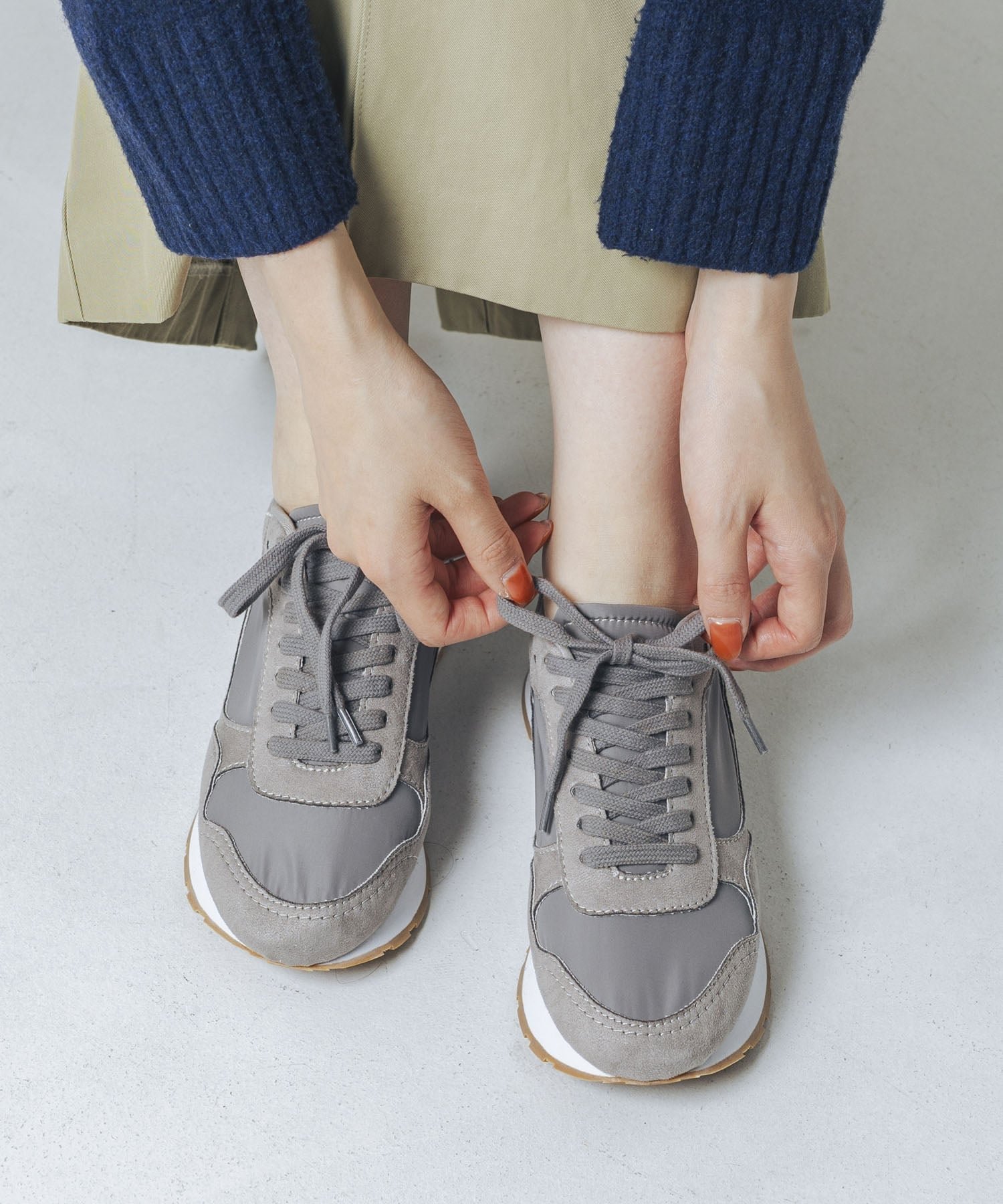 【イーボル/EVOL】の【軽量・柔らかい】ゴールドモチーフレースアップスニーカー インテリア・キッズ・メンズ・レディースファッション・服の通販 founy(ファニー) 　ファッション　Fashion　レディースファッション　Fashion for Women　クッション　Cushion, Throw Pillow　軽量　Lightweight, Ultra Light　シンプル　Simple, Minimal　スニーカー　Sneakers, Trainers　ソックス　Socks, Hosiery　定番　Standard, Basic Item　フィット　Fit, Slim Fit　ベーシック　Basic, Essential　モチーフ　Motif, Design Theme　リゾート　Resort, Vacation Style　レース　Lace, Lace Fabric　ロング　Long, Long-Length　おすすめ　Recommended / Our Picks　旅行　Travel　DGY|ID: prp329100004828495 ipo3291000000035140405