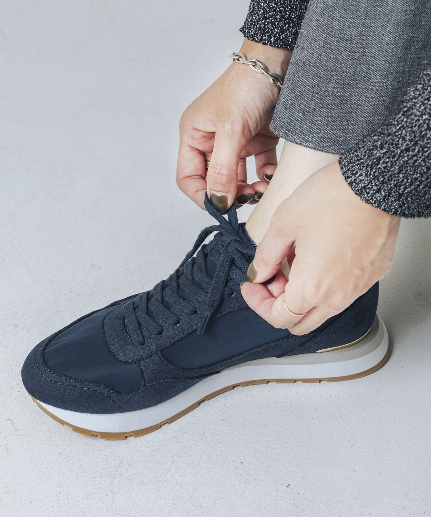 【イーボル/EVOL】の【軽量・柔らかい】ゴールドモチーフレースアップスニーカー インテリア・キッズ・メンズ・レディースファッション・服の通販 founy(ファニー) 　ファッション　Fashion　レディースファッション　Fashion for Women　クッション　Cushion, Throw Pillow　軽量　Lightweight, Ultra Light　シンプル　Simple, Minimal　スニーカー　Sneakers, Trainers　ソックス　Socks, Hosiery　定番　Standard, Basic Item　フィット　Fit, Slim Fit　ベーシック　Basic, Essential　モチーフ　Motif, Design Theme　リゾート　Resort, Vacation Style　レース　Lace, Lace Fabric　ロング　Long, Long-Length　おすすめ　Recommended / Our Picks　旅行　Travel　NV|ID: prp329100004828495 ipo3291000000035140409