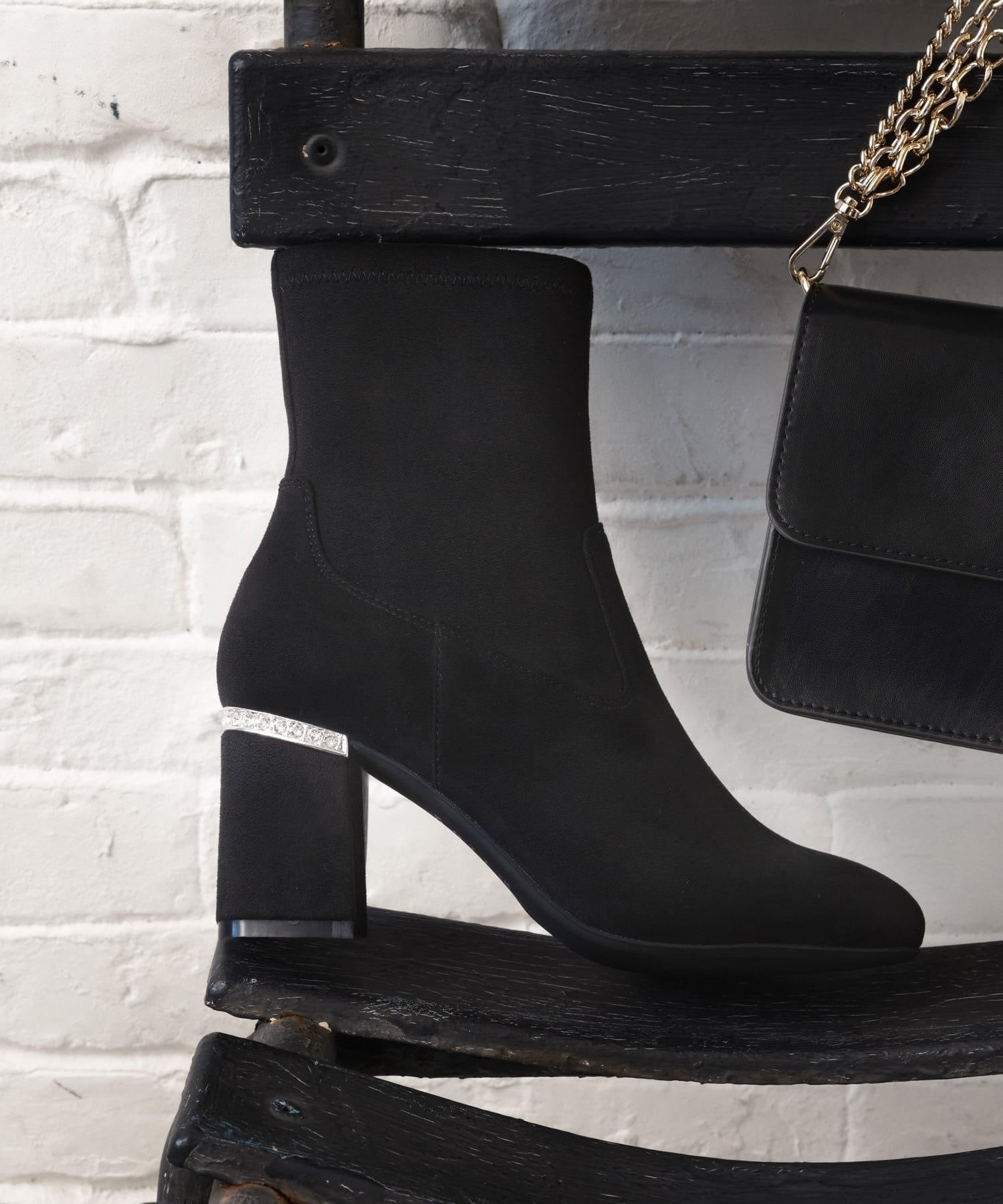 【アルテミス バイ ダイアナ/artemis by DIANA】のビジューヒール ストレッチショートブーツ インテリア・キッズ・メンズ・レディースファッション・服の通販 founy(ファニー) 　ファッション　Fashion　レディースファッション　Fashion for Women　エレガント 上品　Elegant　今季　This Season, Current Season　ショート　Short, Short Length　シンプル　Simple, Minimal　ストレッチ　Stretch, Stretchy Fabric　ストレート　Straight, Straight Cut　トレンド　Trend, Trending Now　ビジュー　Bijou, Jewel-like Accent　ボトム　Bottoms, Lower Wear　再入荷　Restock / Back in Stock　黒合皮スエード|ID: prp329100004828522 ipo3291000000035140665